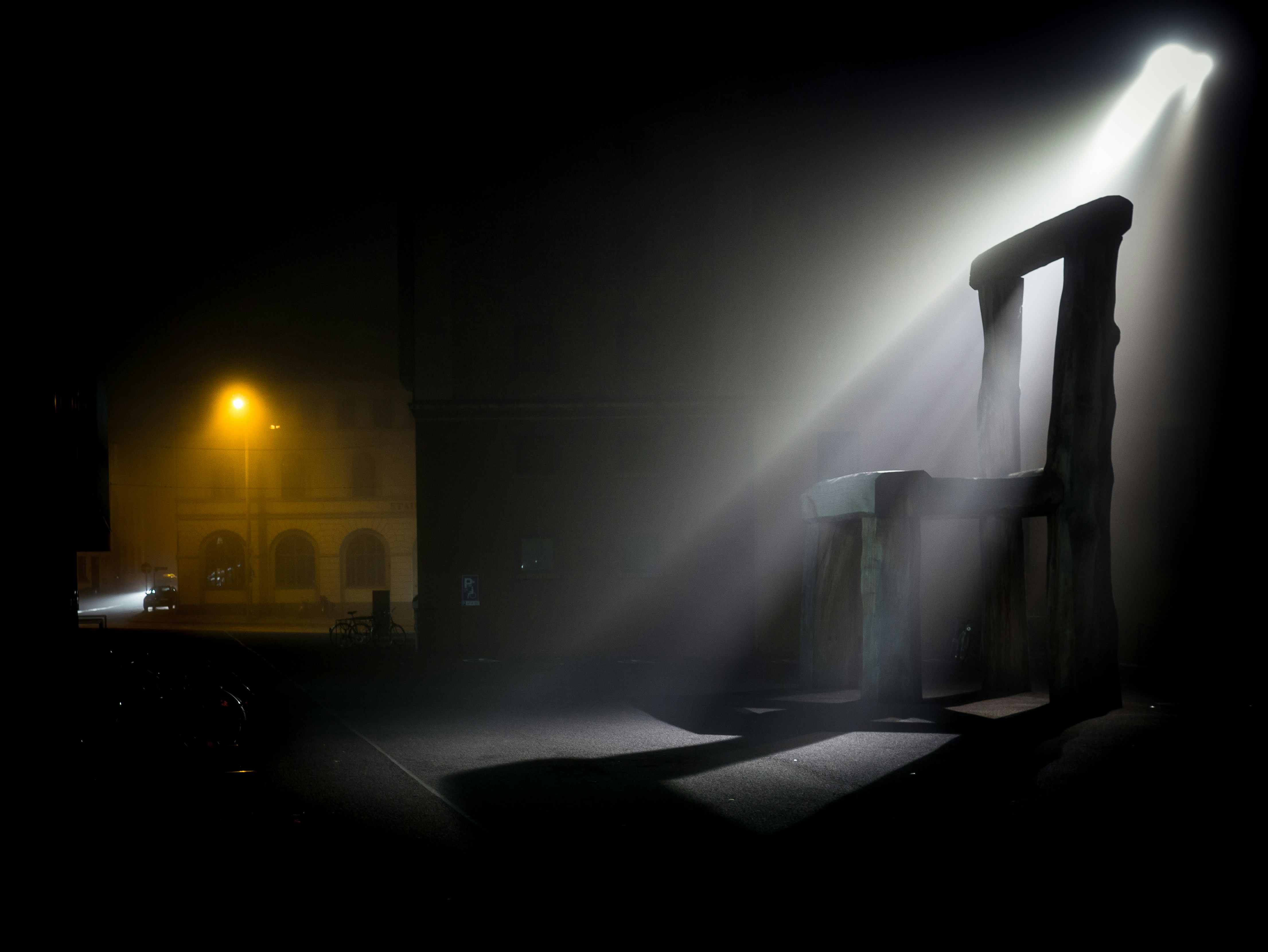 a light shines through the fog on a building