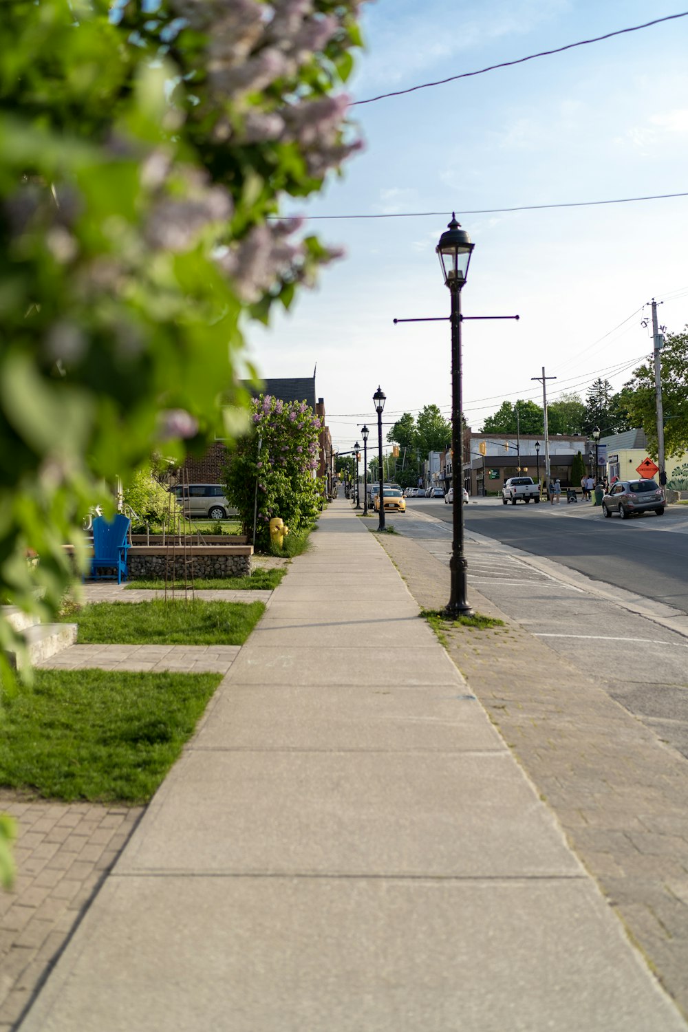 a sidewalk with a lamp post on the side of it