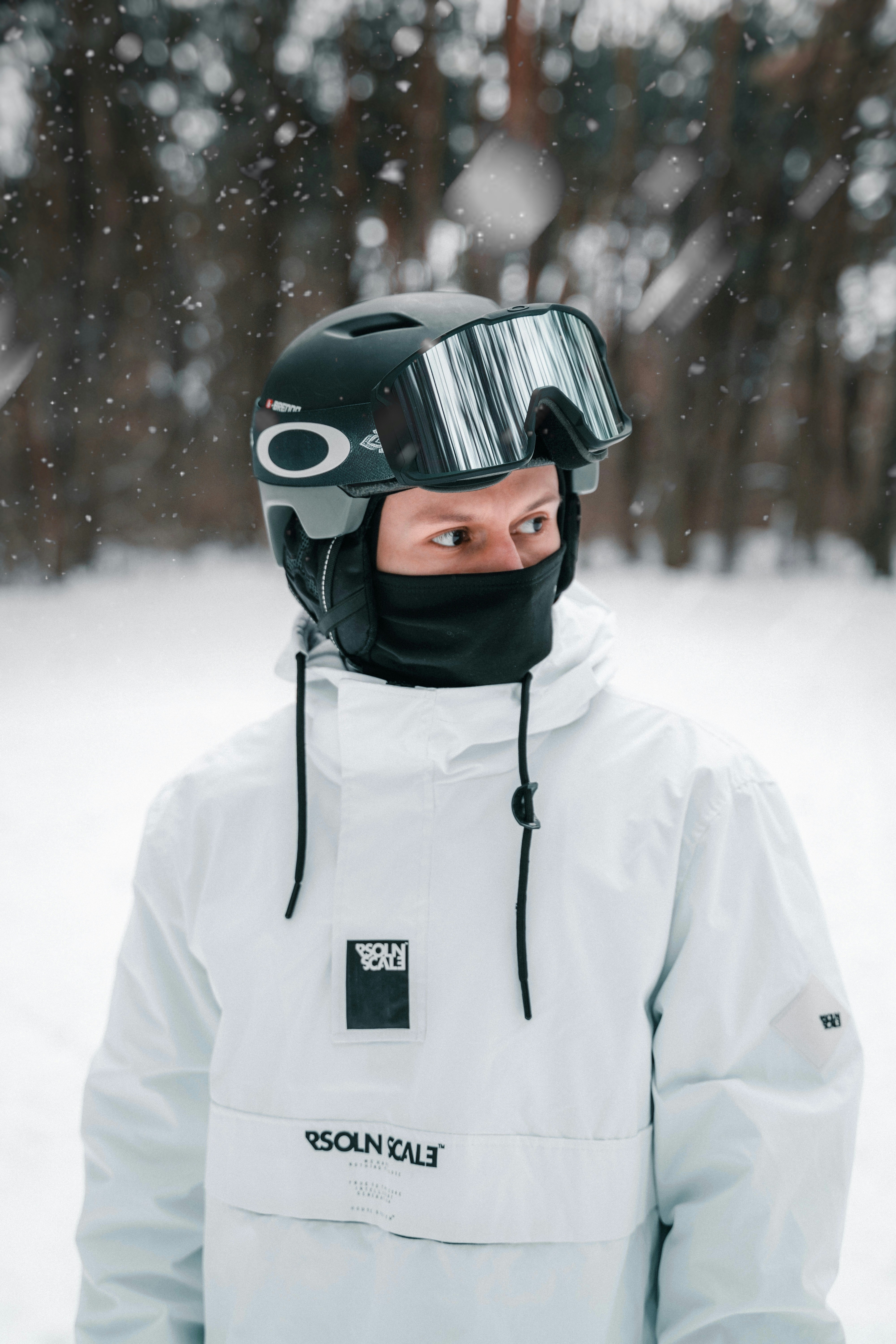 7 Best Winter Sports Shielding Gear for Eyes, Hands, and Joints