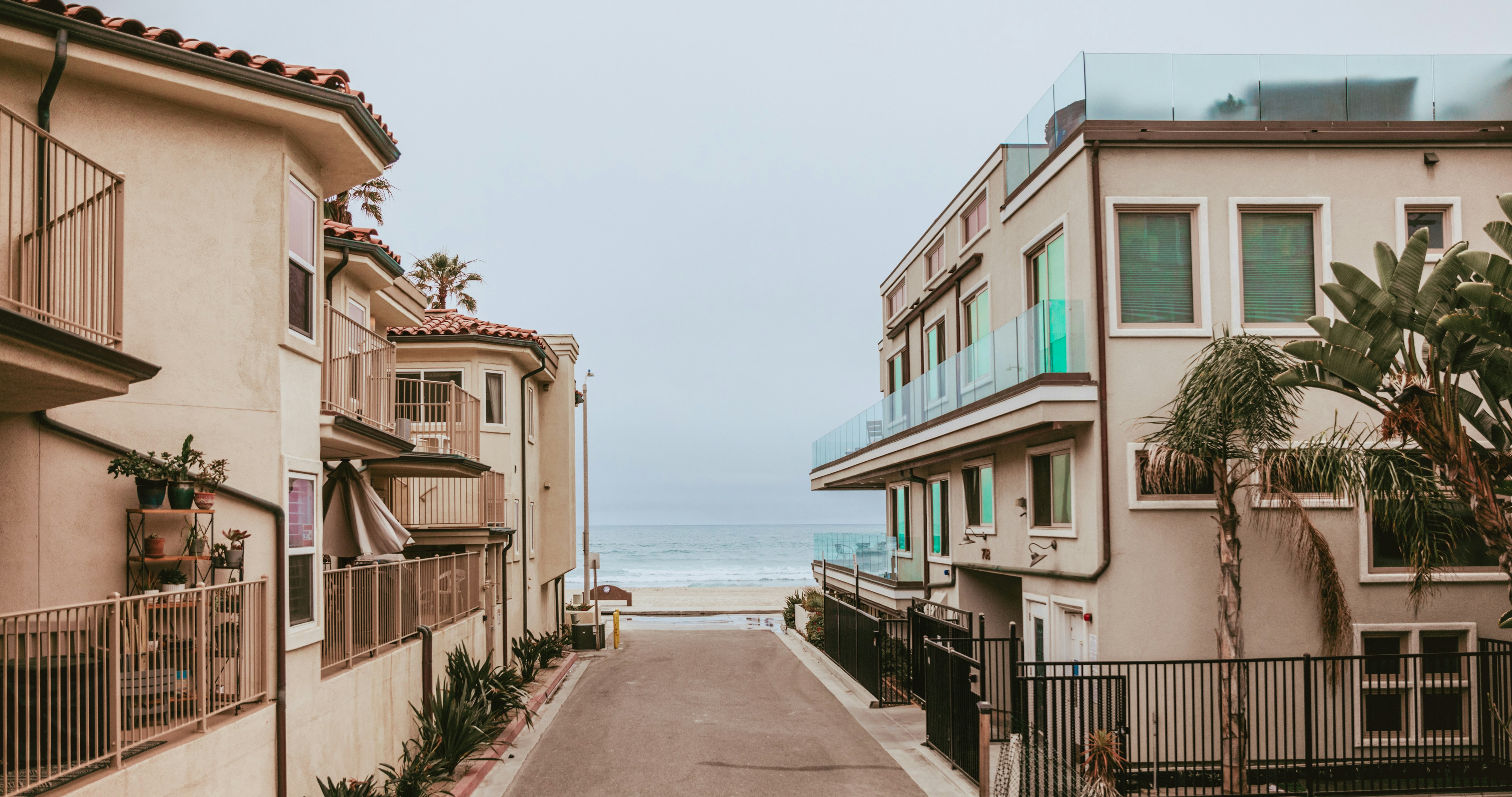 ⚫️Douglas Emmett closes 