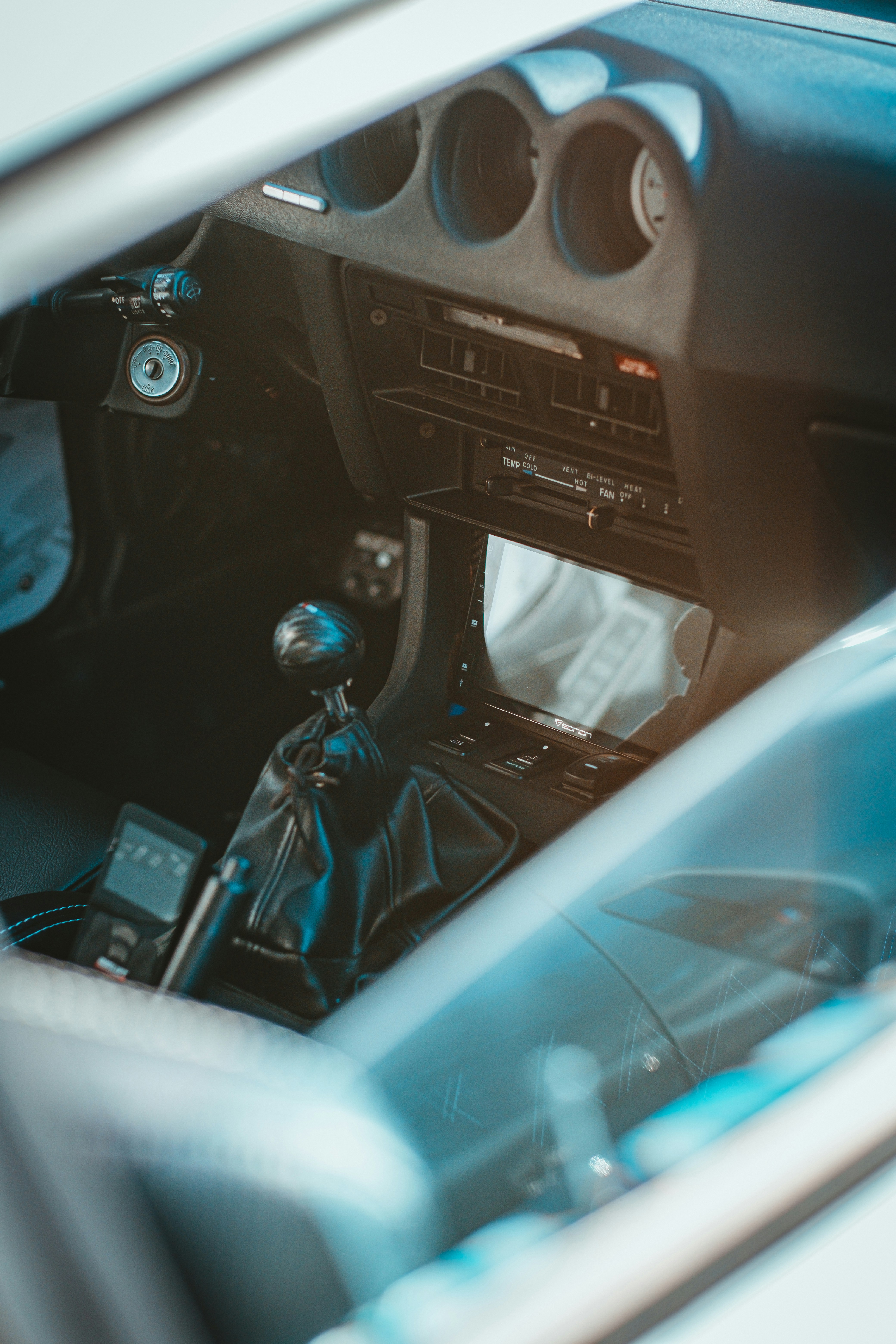 o interior de um carro