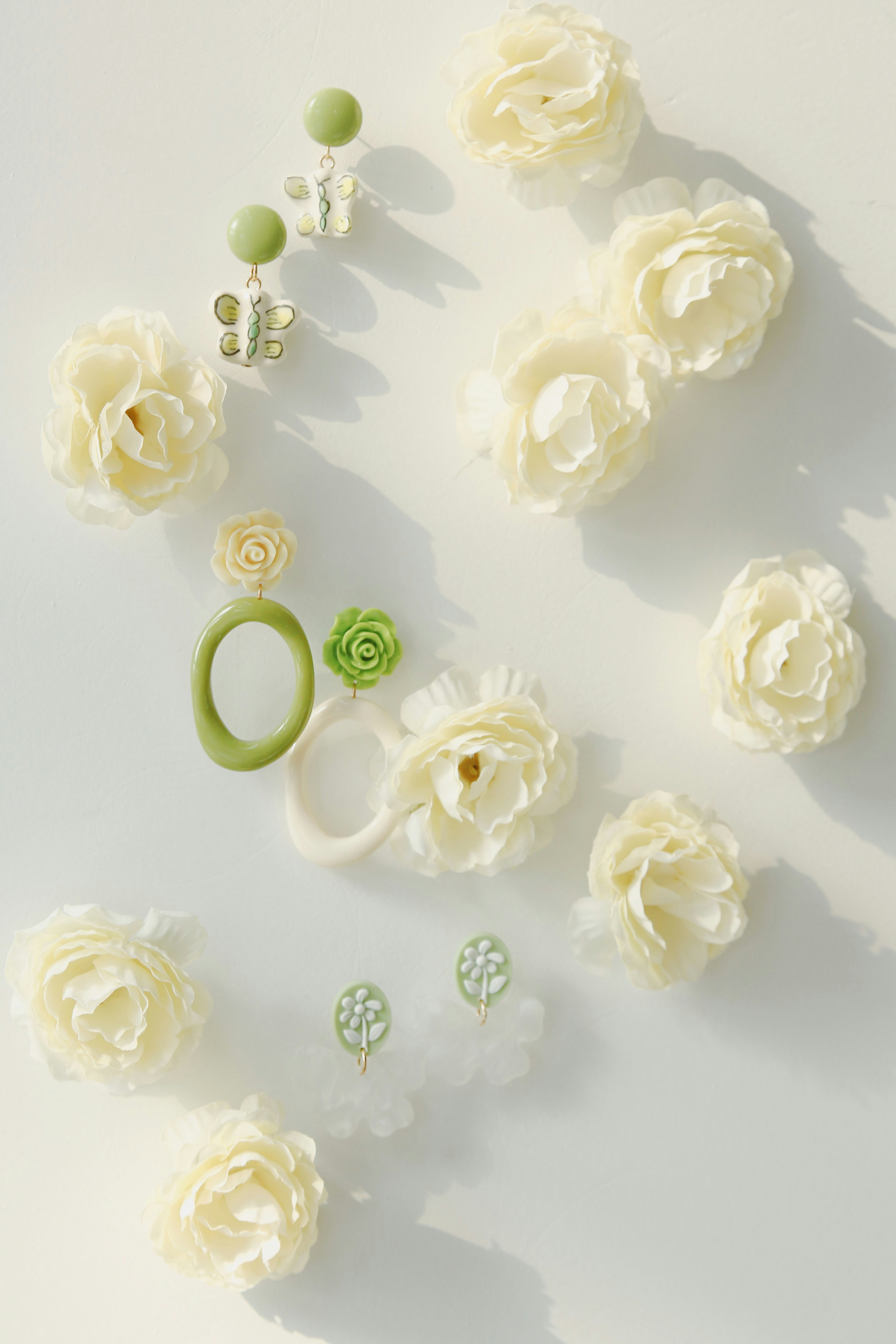 a bouquet of yellow roses