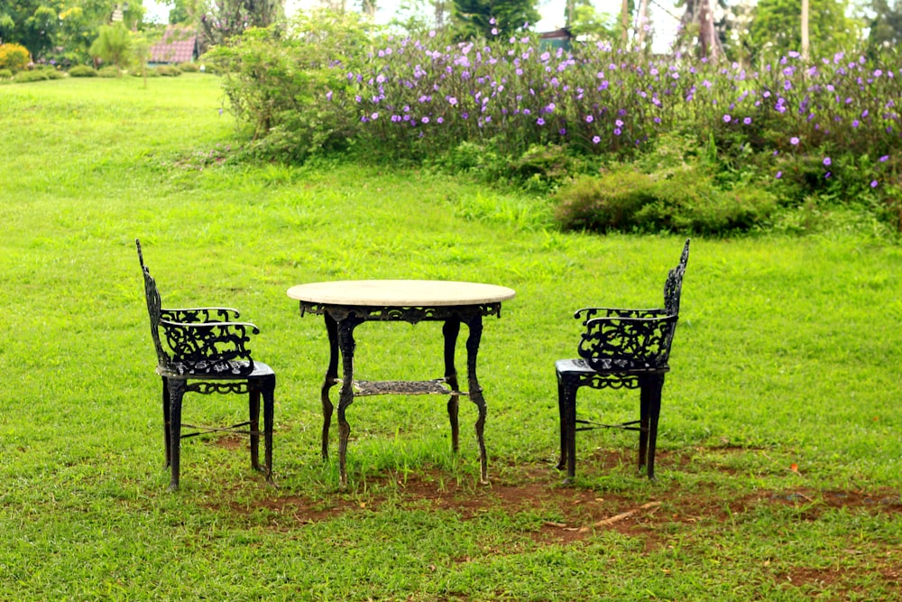 a table and chairs in a yard