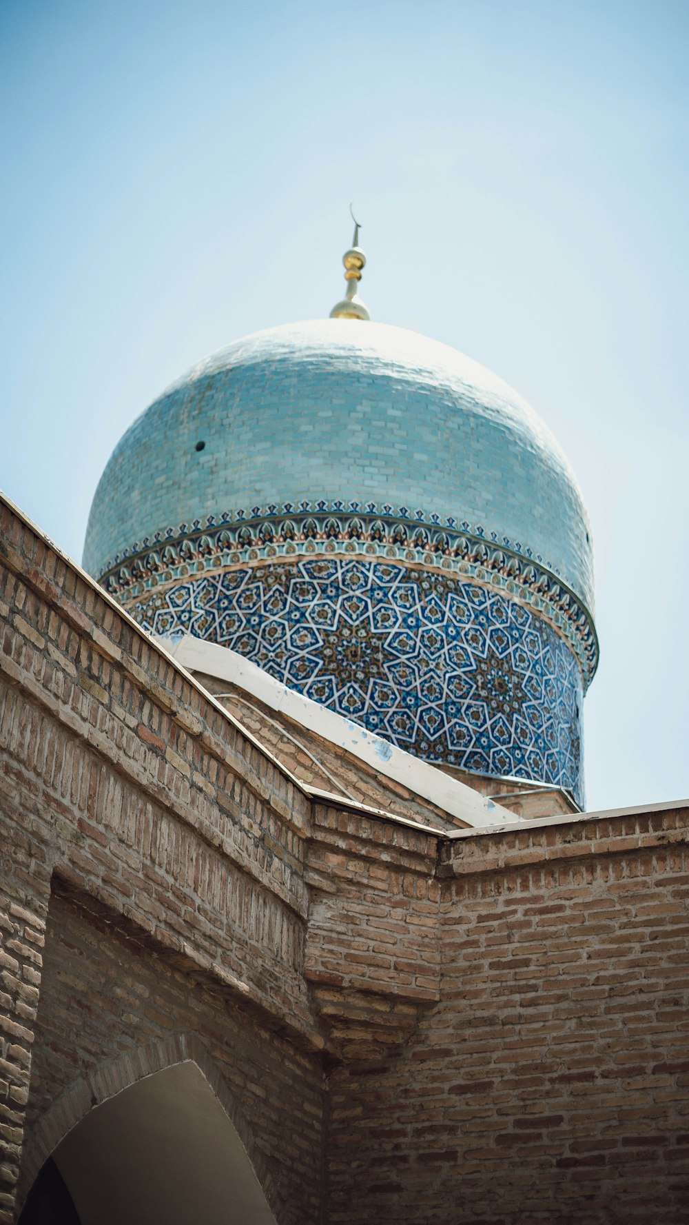 a domed building with a blue sky