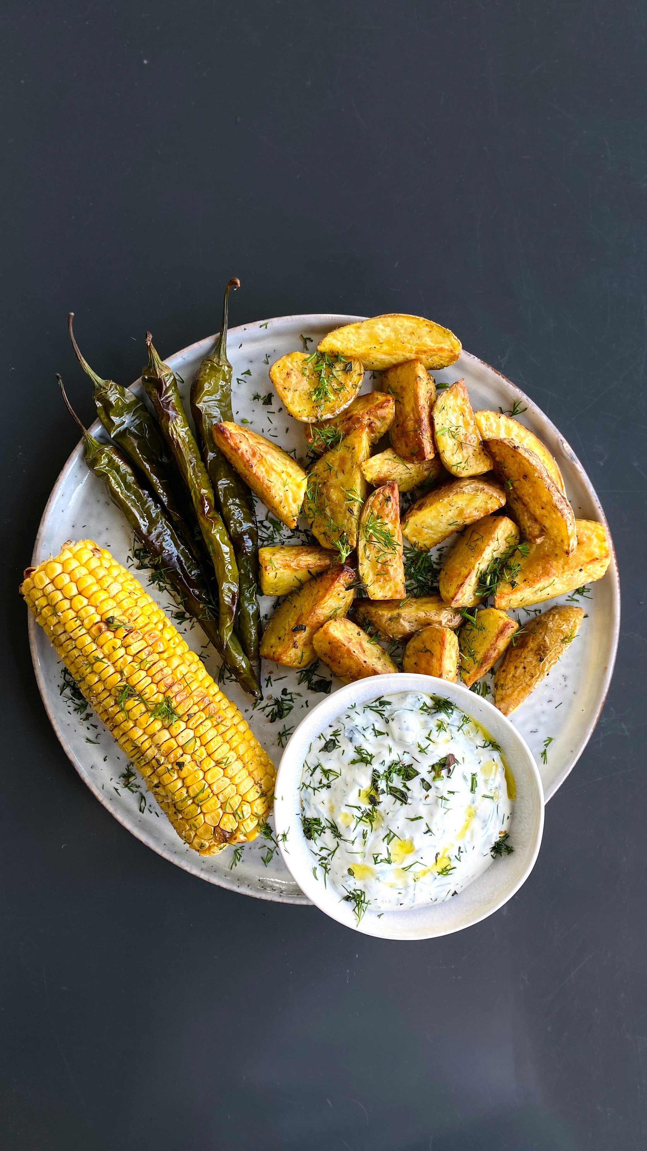Plátano Verde Asado con Mojo de Ajo y Cilantro