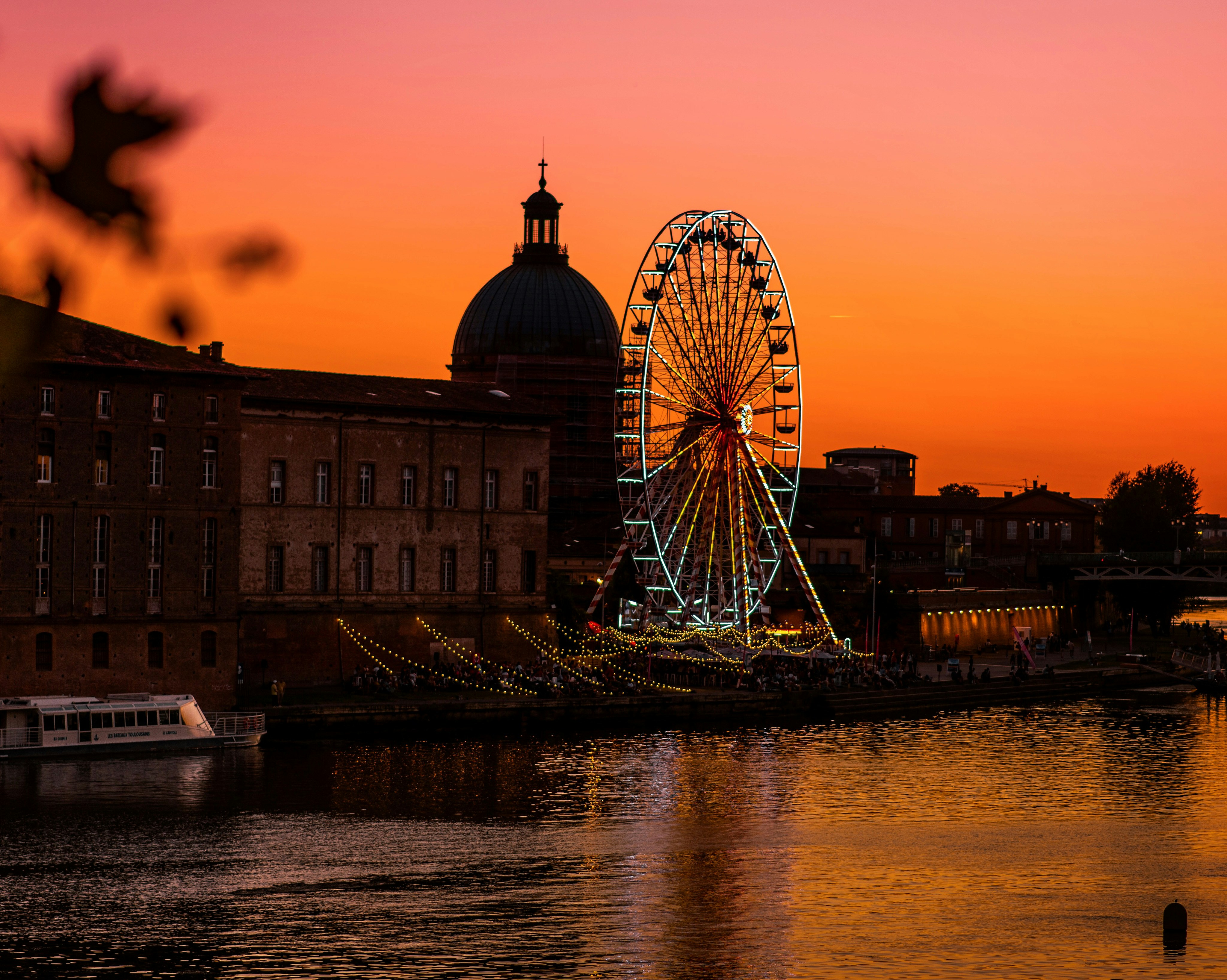 ドームが上にある建物
