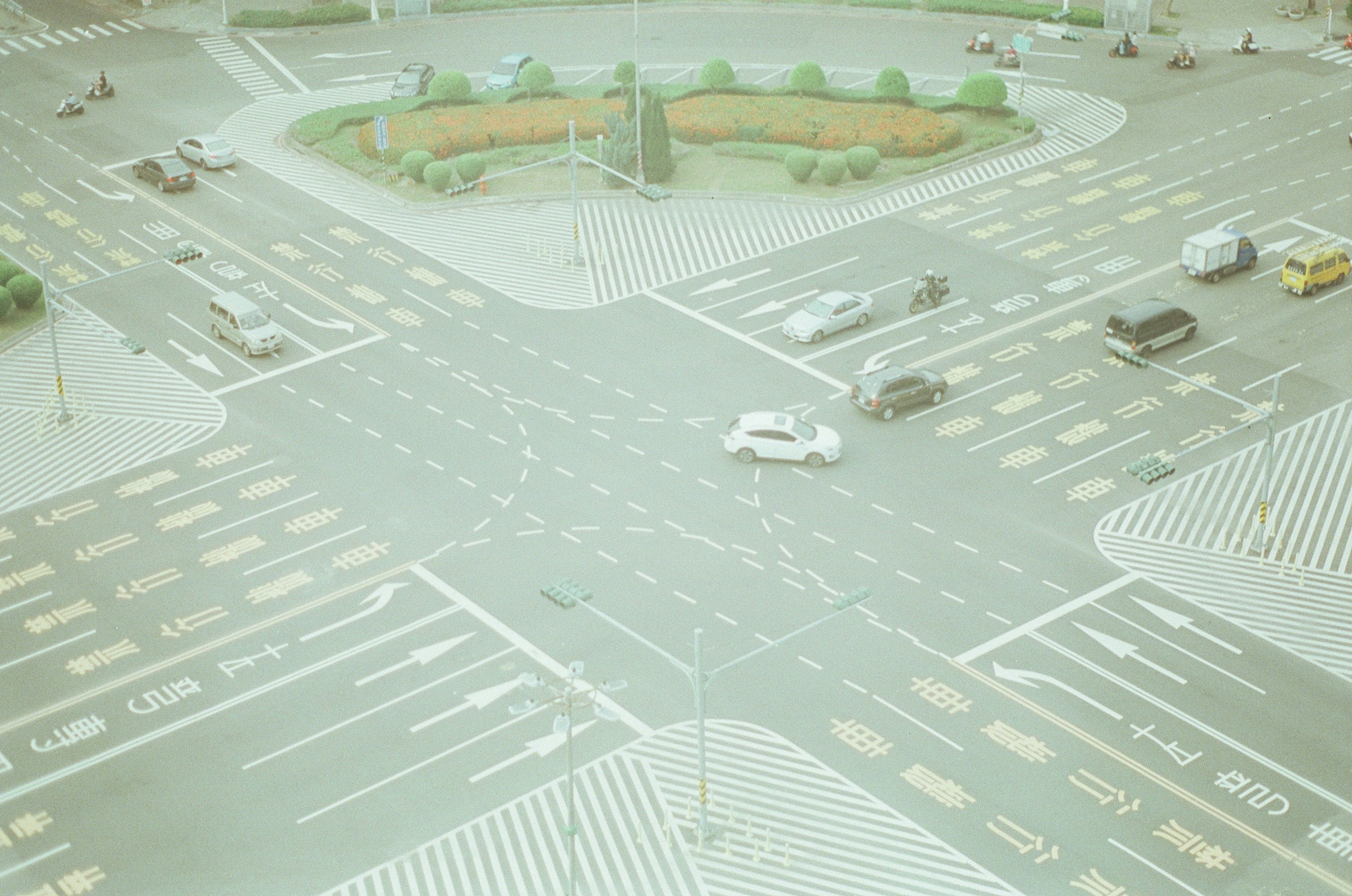 landscape design plan showing clear traffic paths and distinct zones - functional outdoor spaces