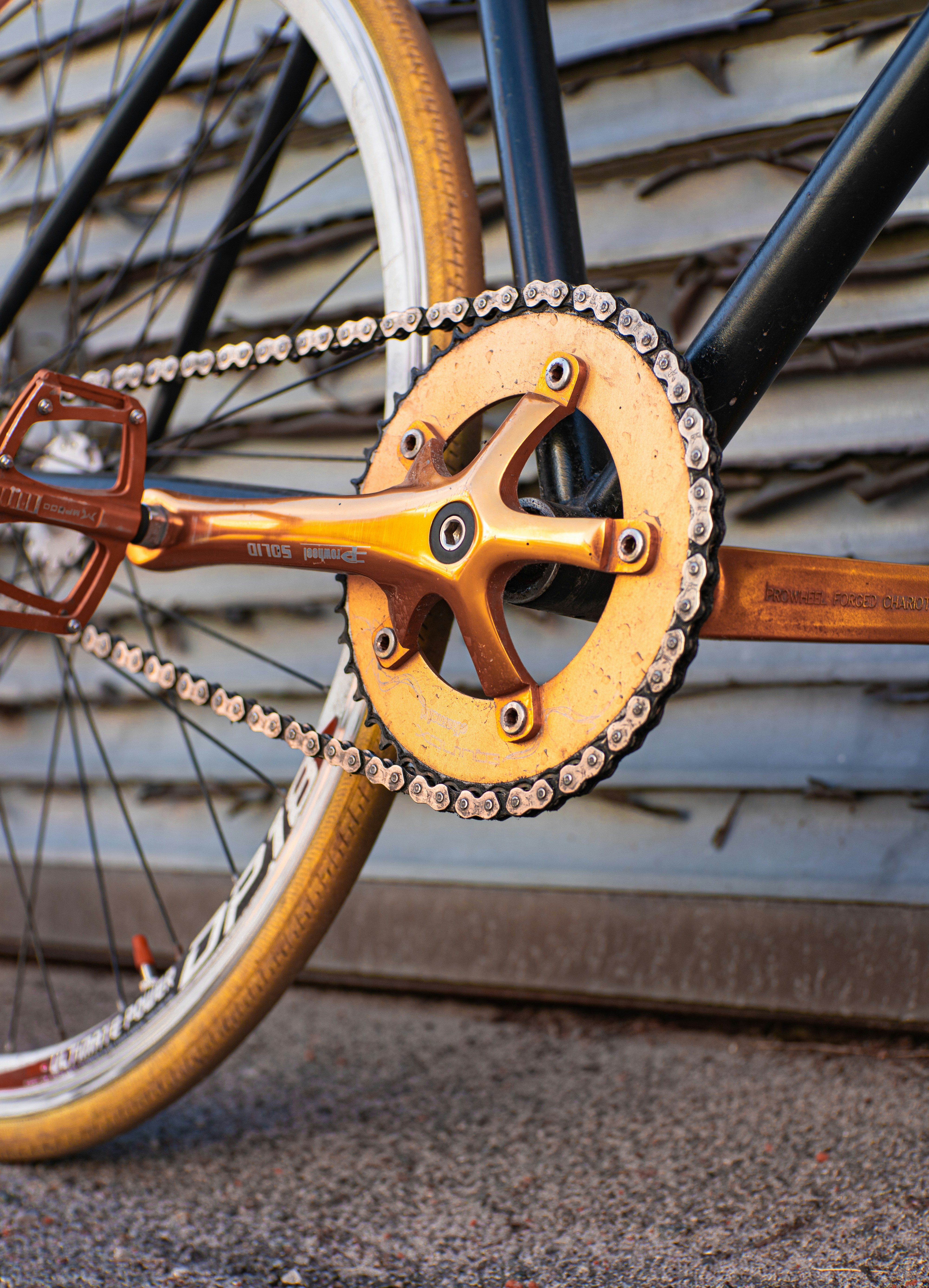 una bicicleta con cadena