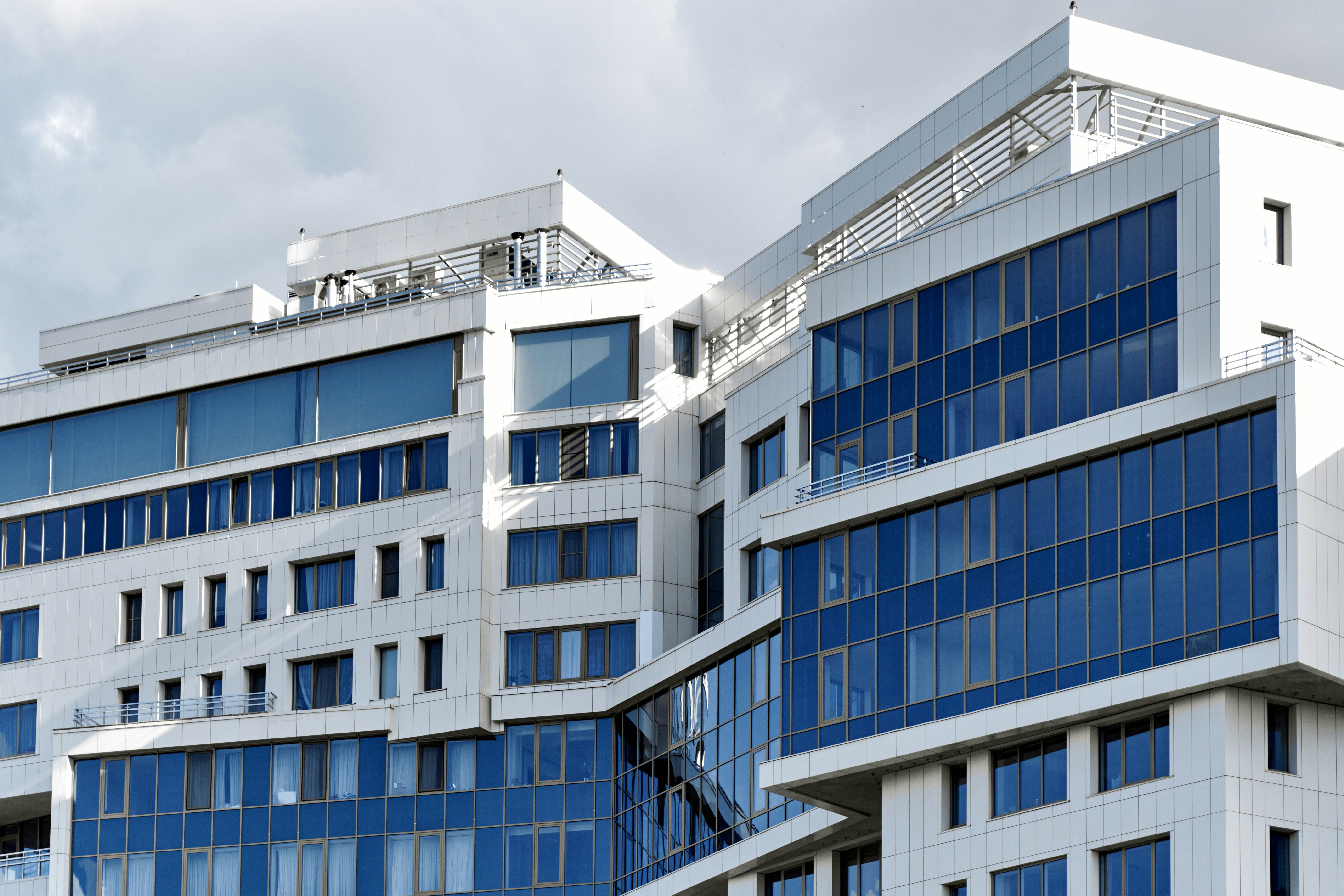 İzmir’e İki Yeni Hastane Yatırımı: Medikal Onkoloji Servisi ve Yapay Zeka Destekli Tıp Teknolojileri Yakında Hizmette - Sağlık haberi görseli