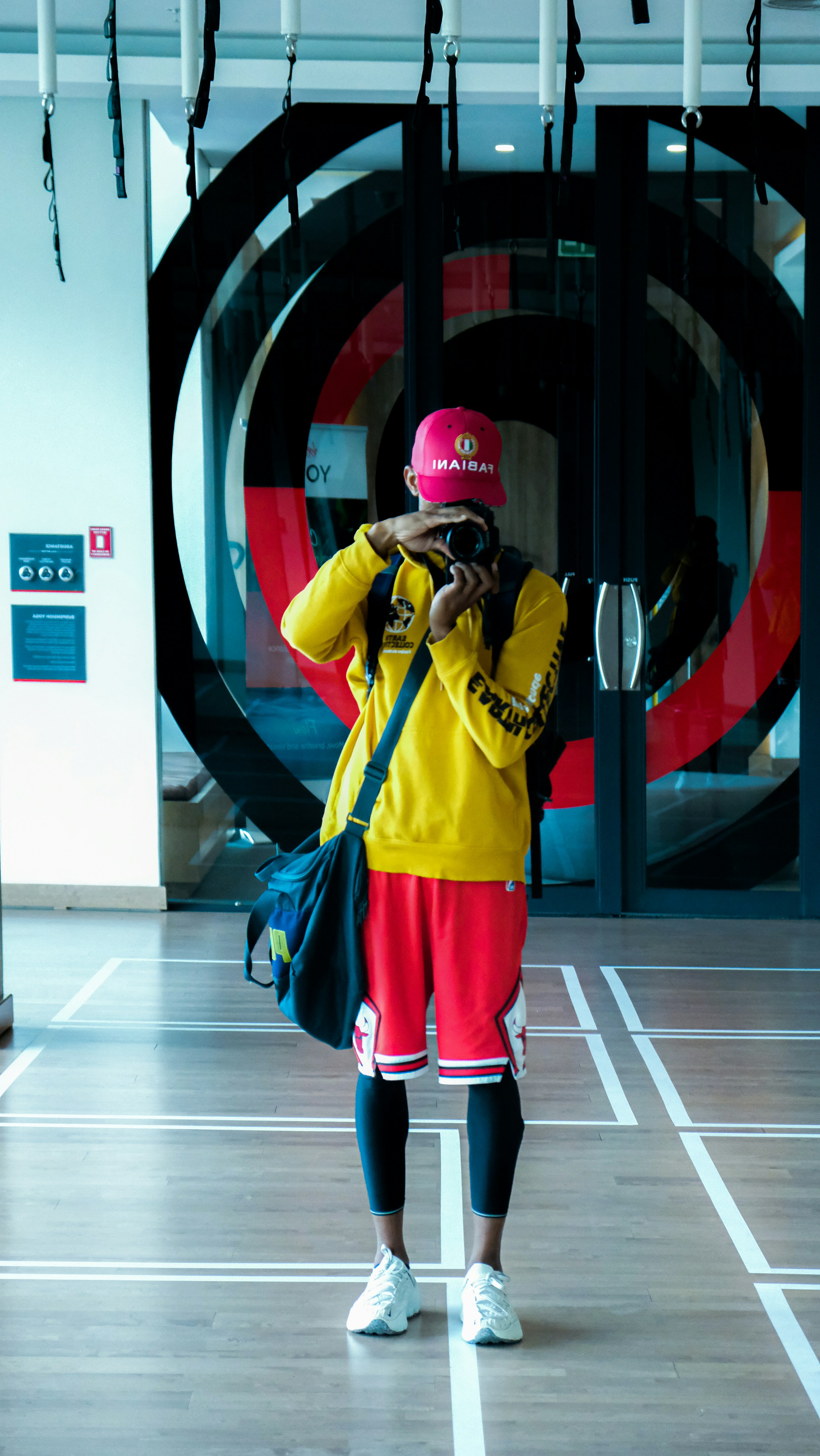 eine Person, die ein Foto von sich selbst macht