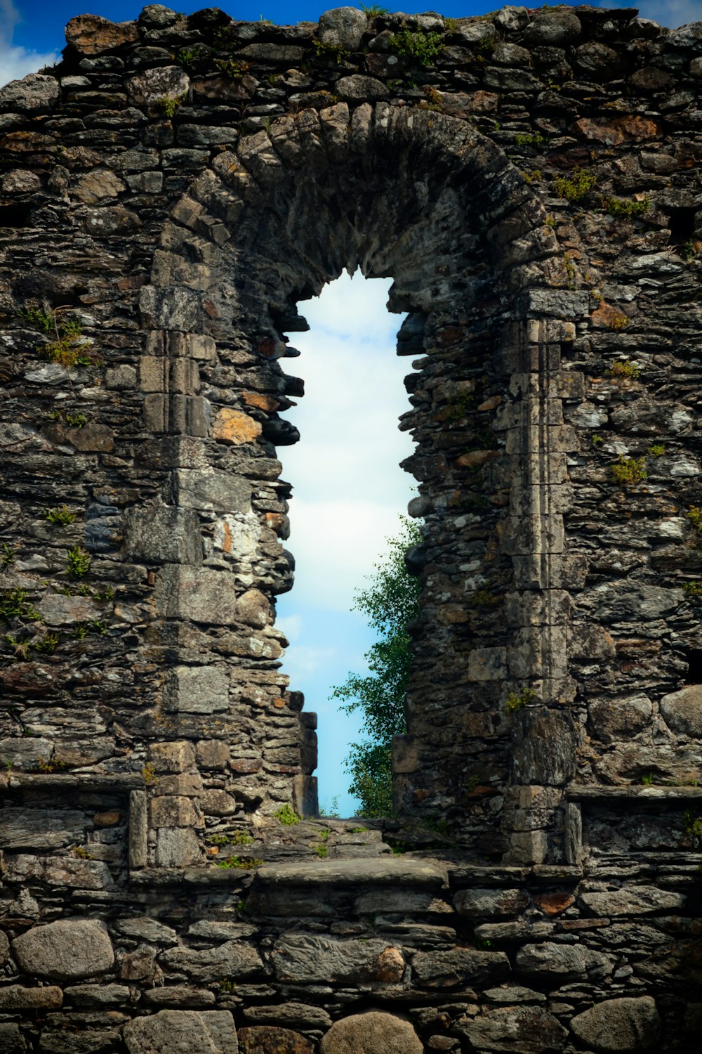 a stone archway with a stone arch