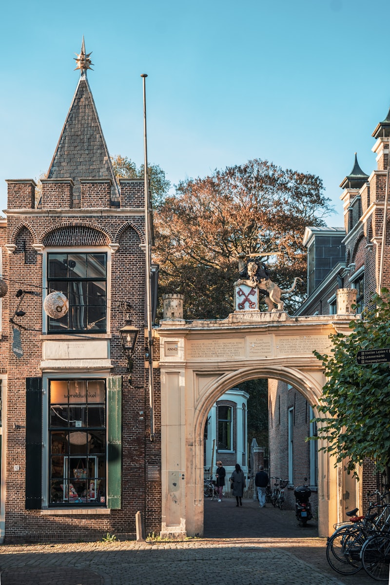 Historische toren in het centrum van Leiden