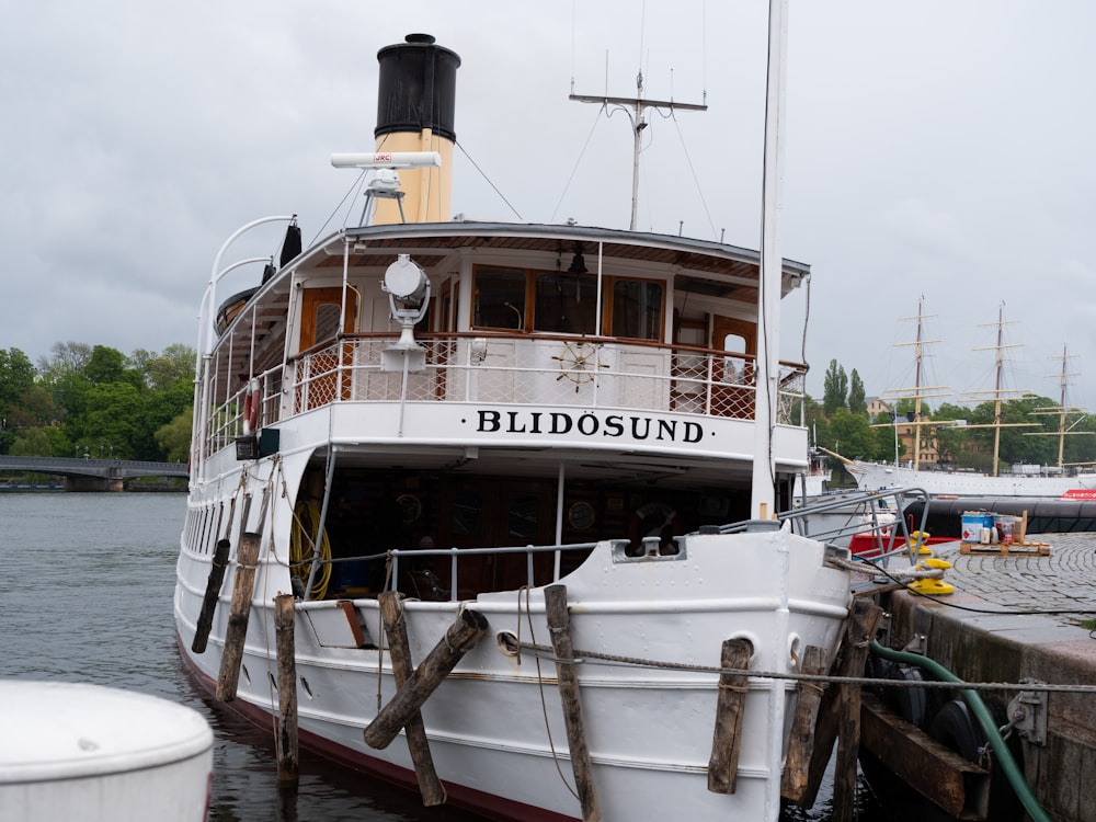 a boat docked at a pier