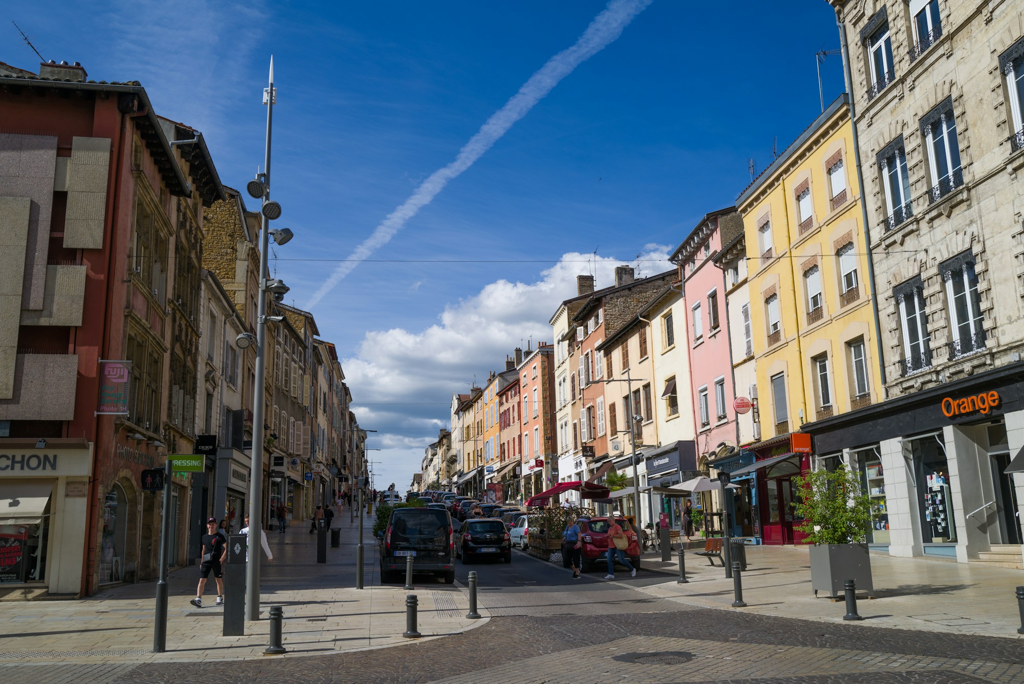 Exploring Villefranche-sur-Saône's Authentic Local Cuisine: Dishes, Restaurants & Recipes