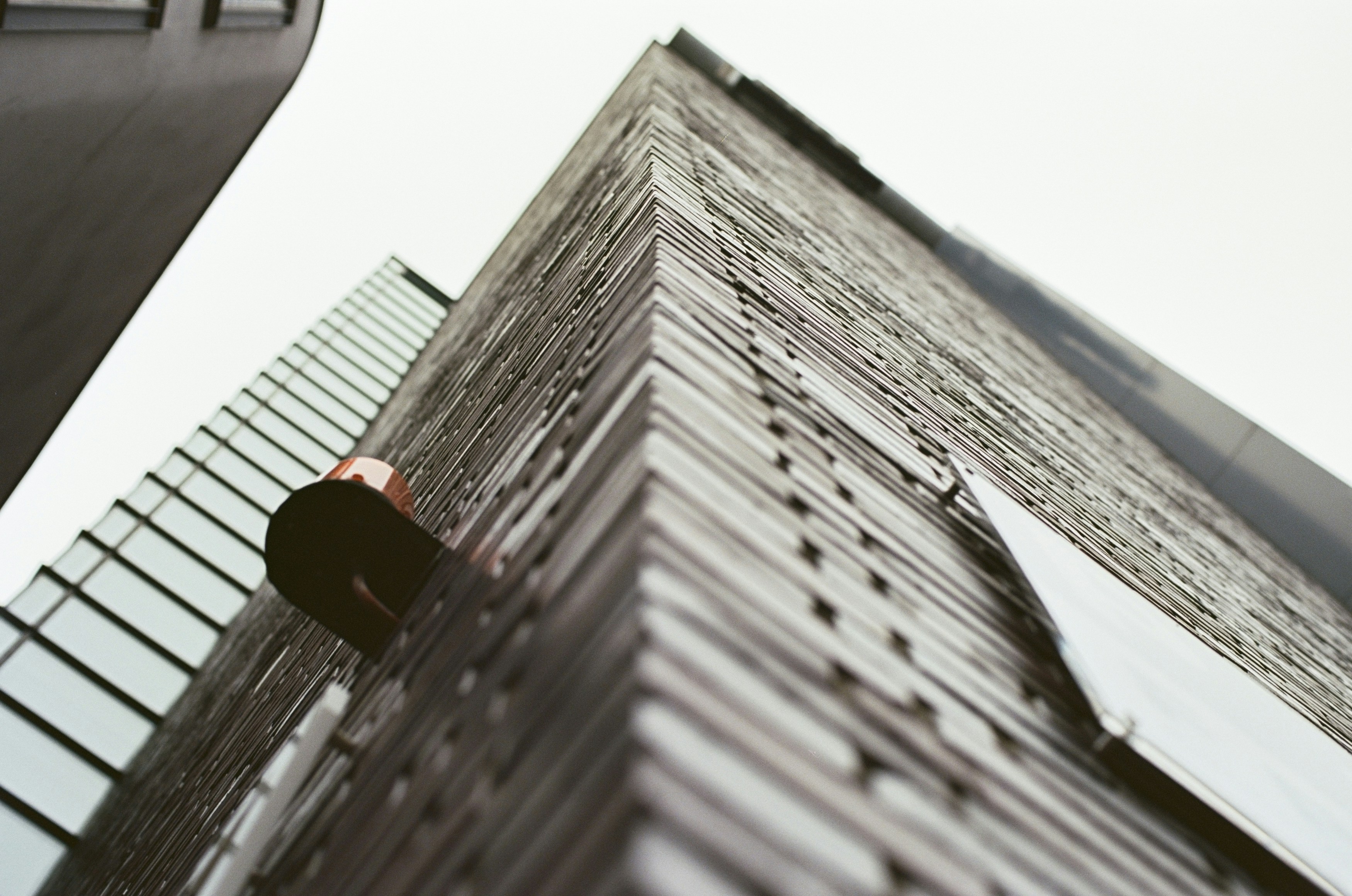 Urban Office Architecture. Leica R7 (1994), Summilux-R 1.4 50mm (1983). Hi-Res analog scan by www.totallyinfocus.com - Kodak Ektar 100