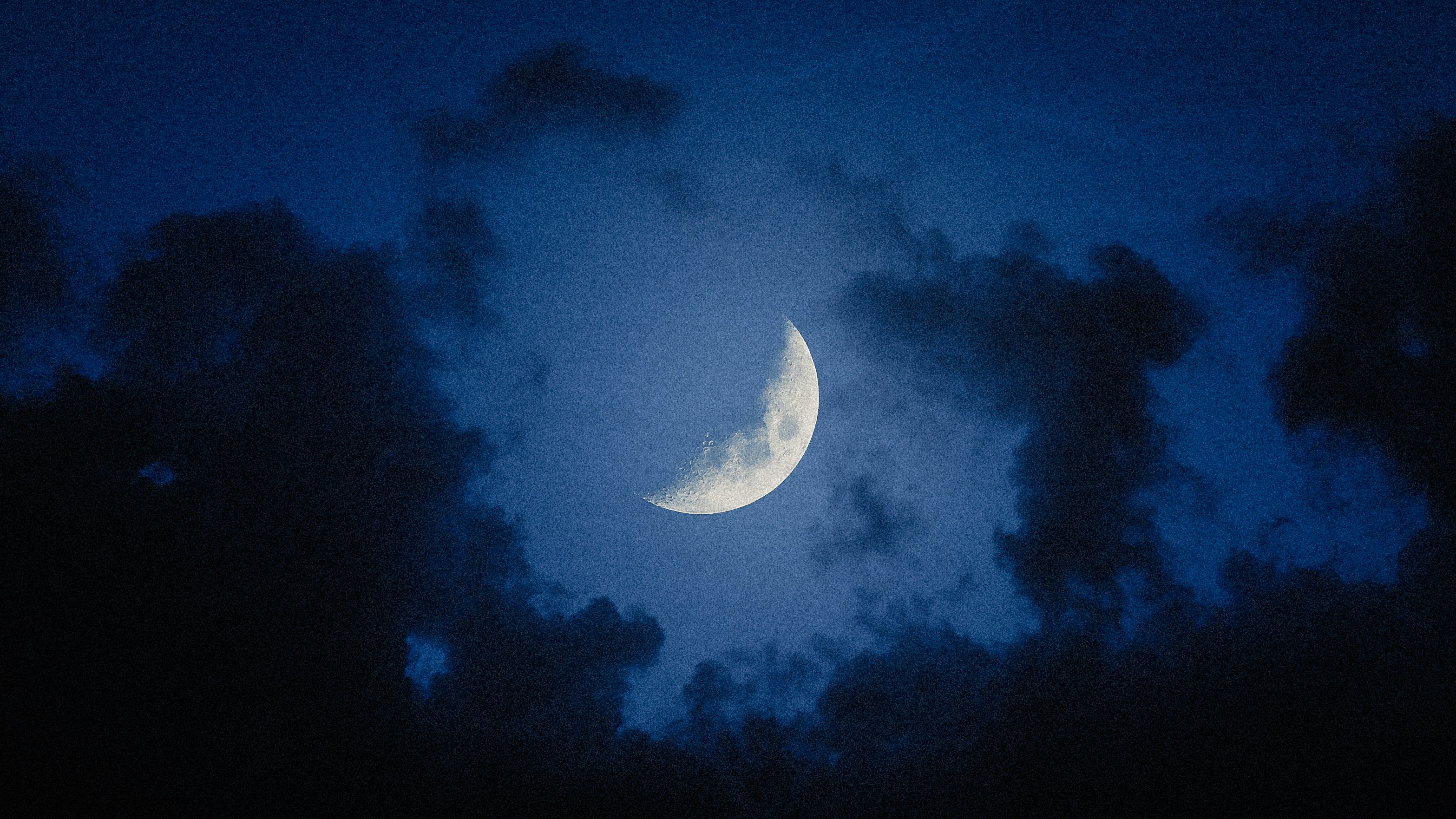5 Lunar Astrology Insights for Moon in Capricorn
