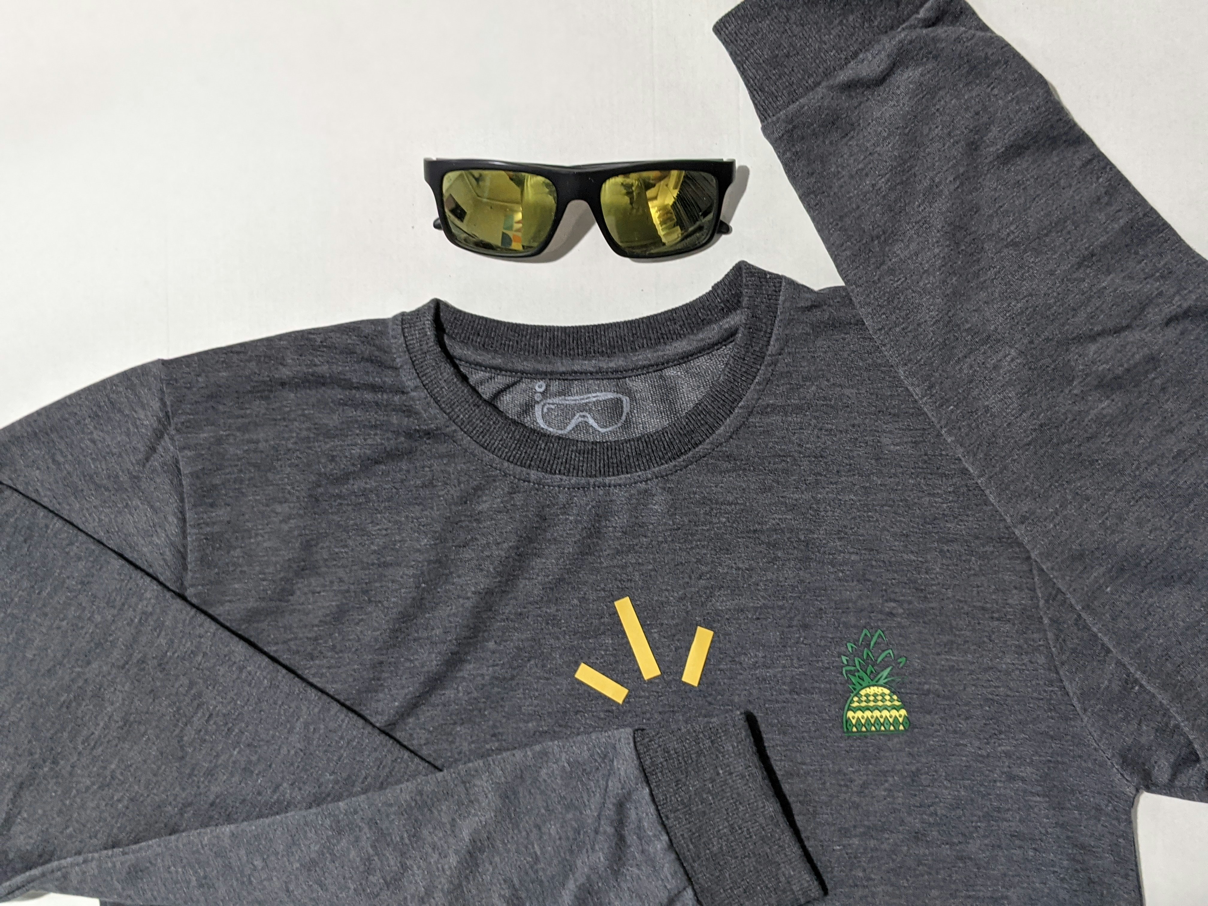 una persona che indossa una maschera