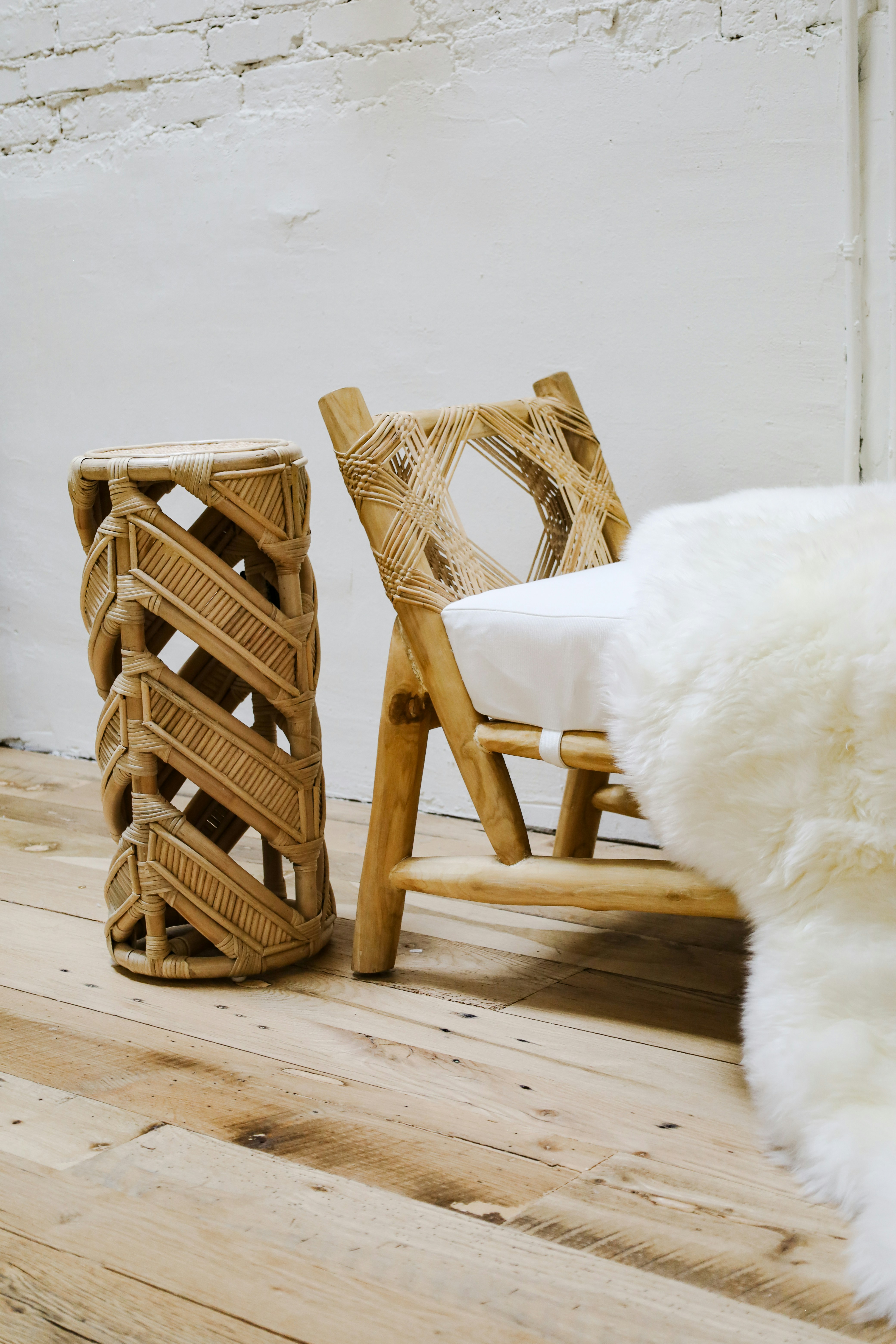 15 Wood Furniture Tutorials for Handmade Bed Frames