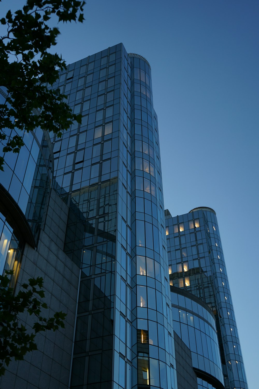 Una vista de ángulo bajo de un edificio