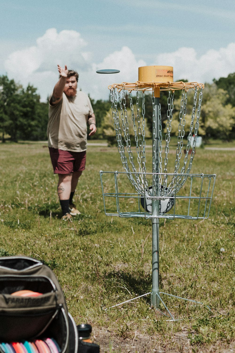 a person throwing a frisbee