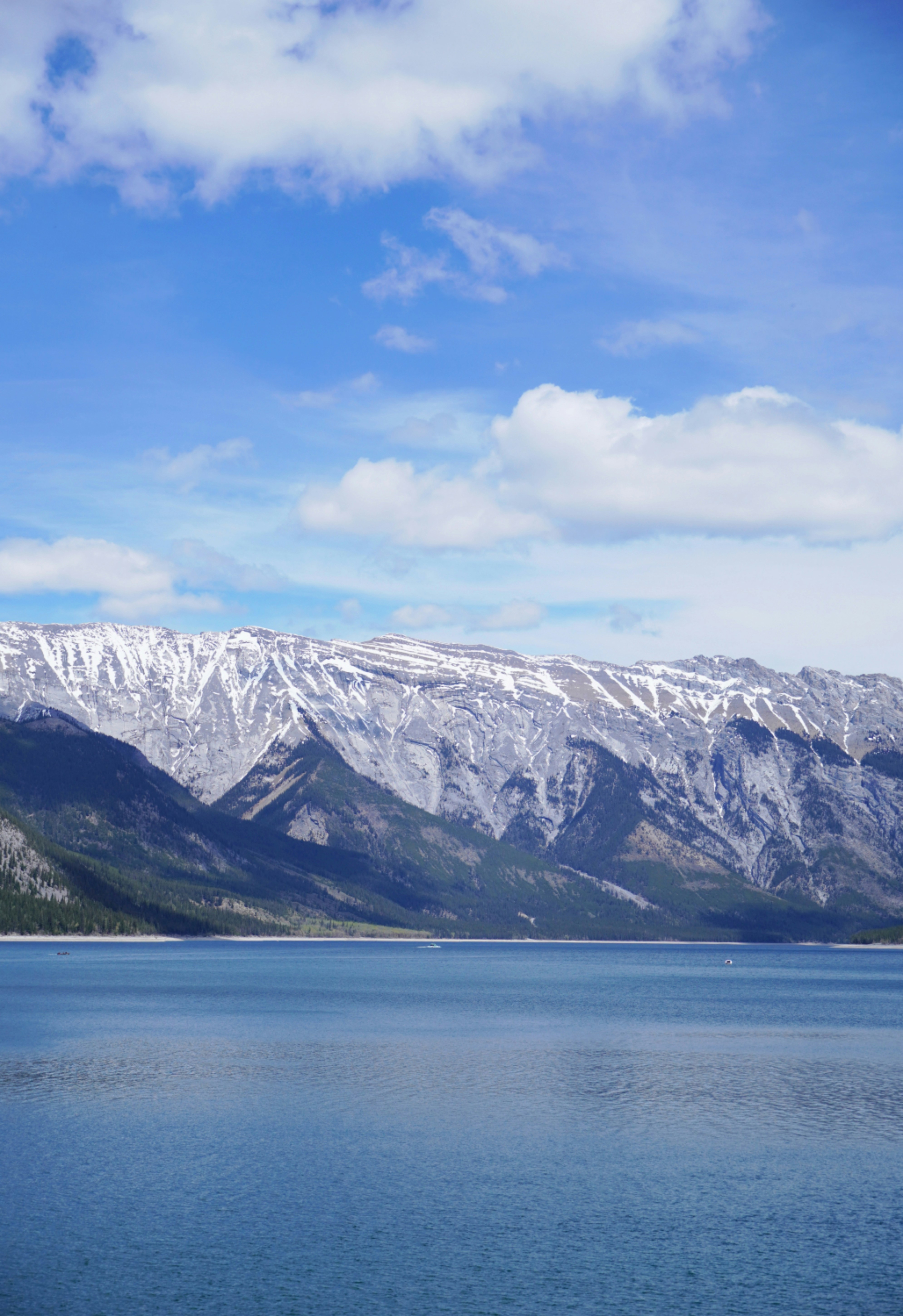 Lake Minnewanka photo 2