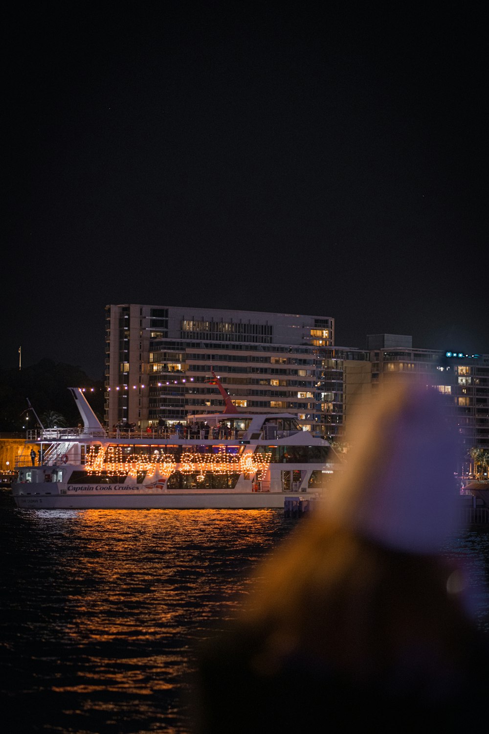 Ein Boot auf dem Wasser