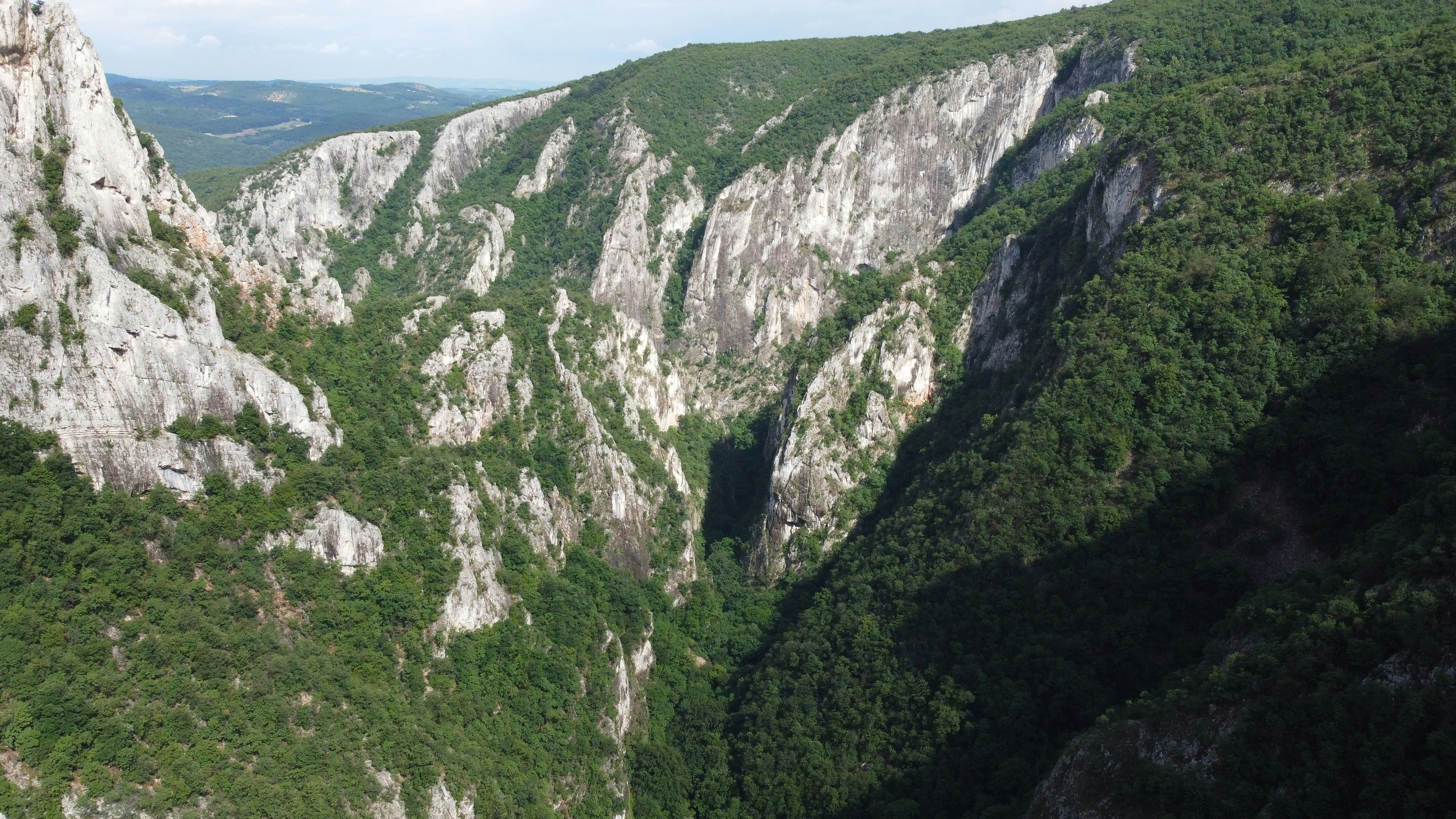 sisi gunung berbatu