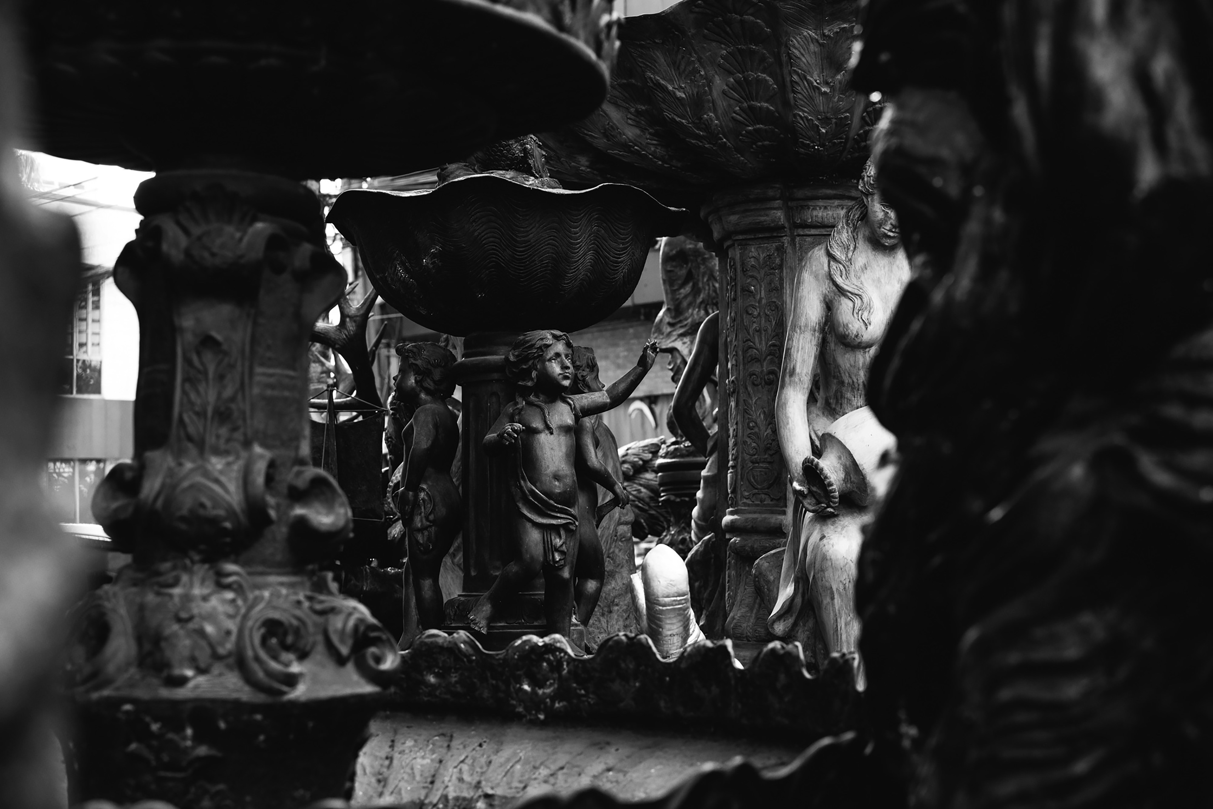 a statue of a man and a woman