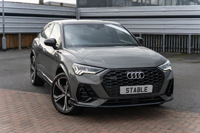 Кузов 2 — Audi Q3 збоку