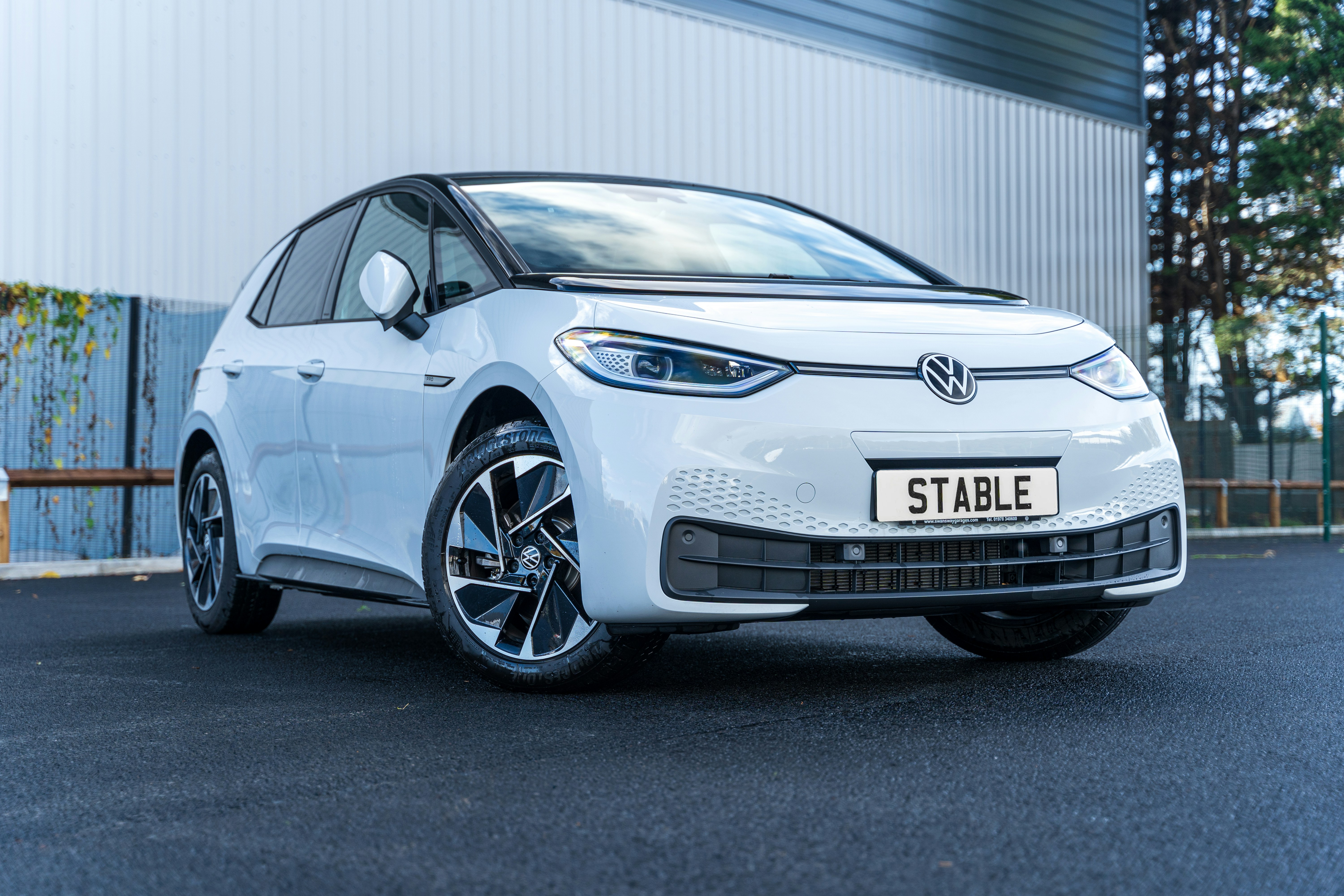 Volkswagen ID.3 Neo 2026 vista exterior lateral en color blanco