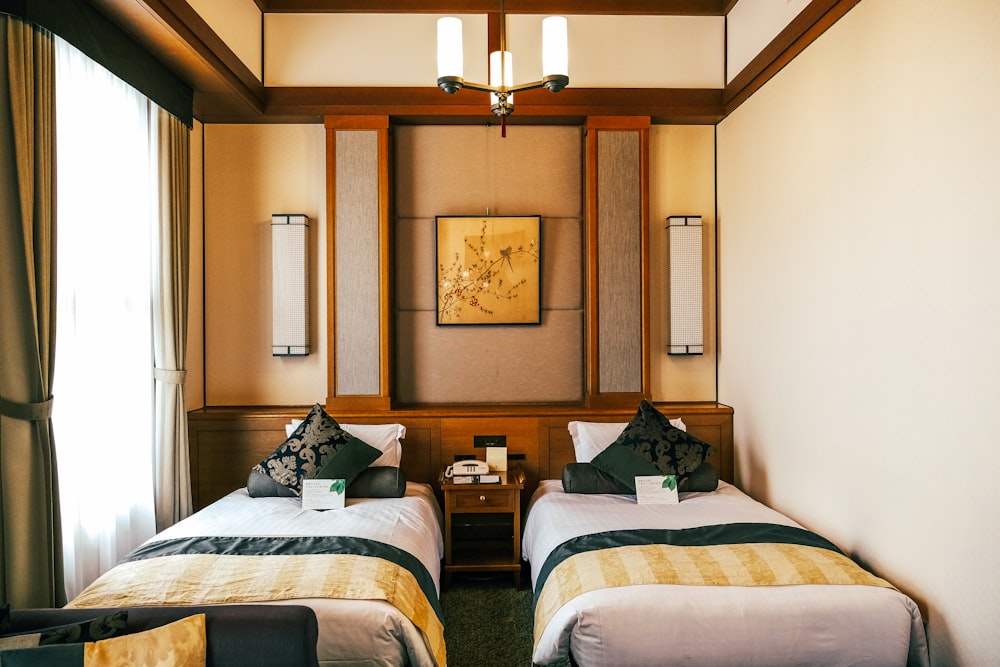 a bedroom with a bed and desk in a hotel room