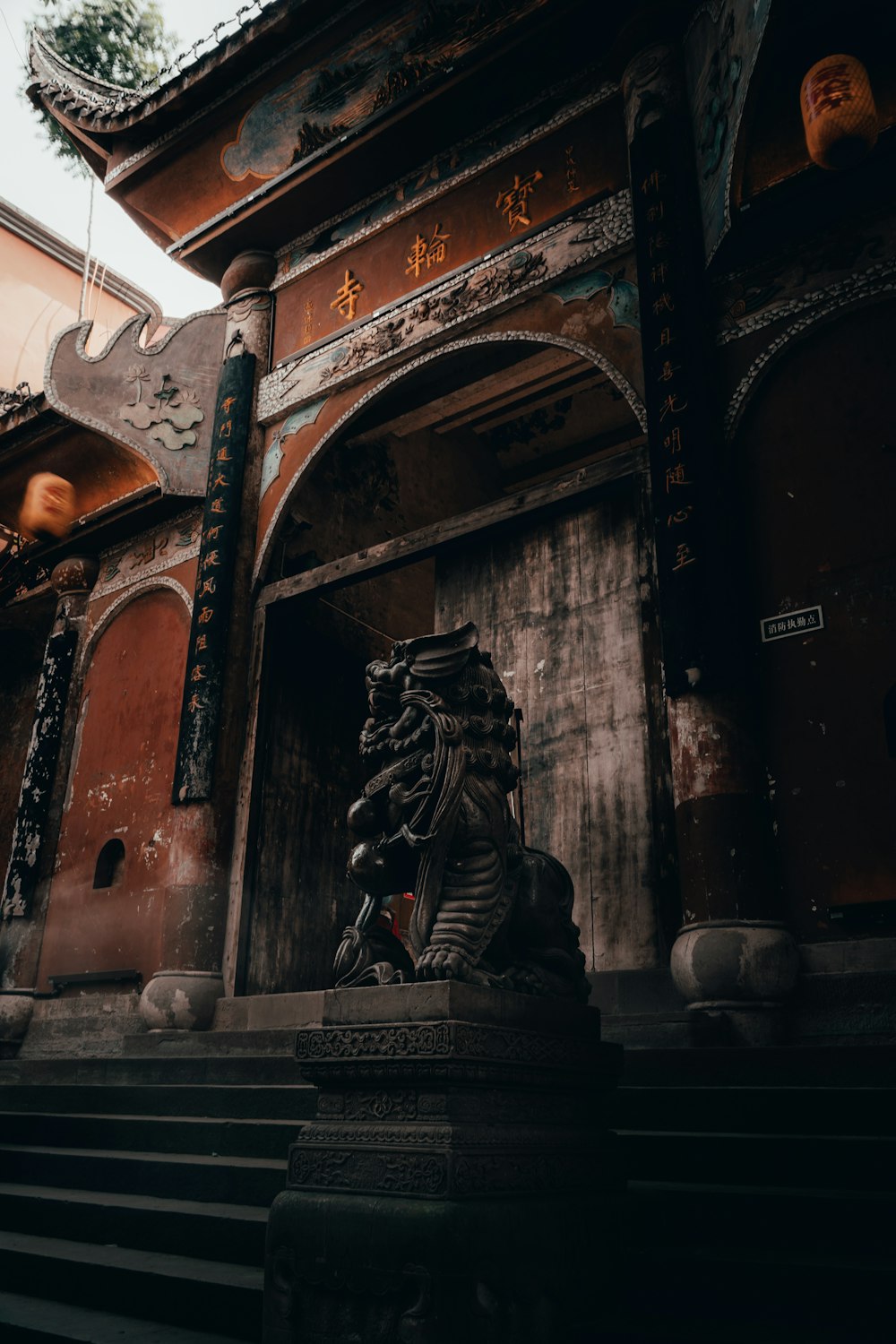 a statue in front of a building