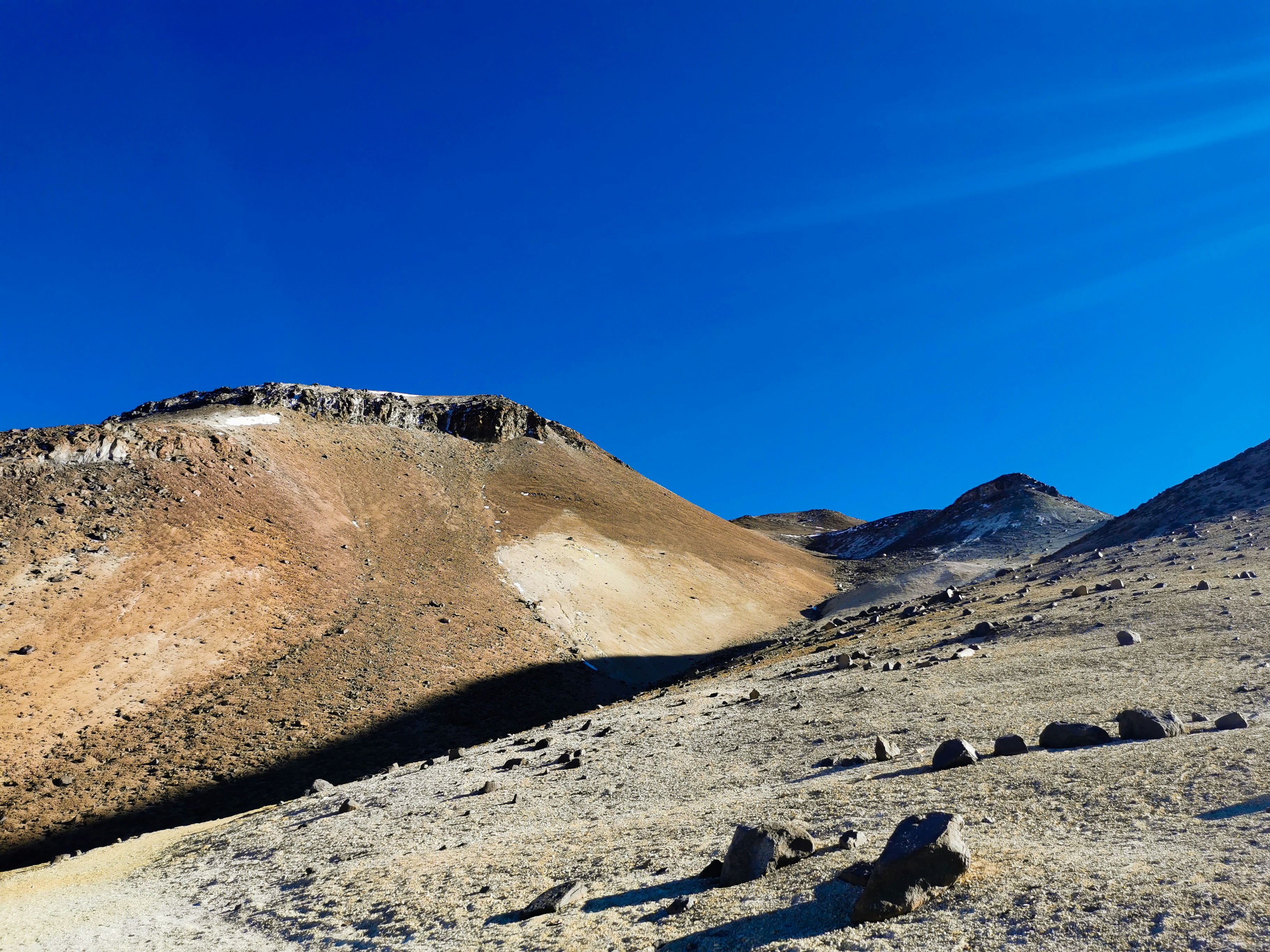 Climbing to the Cerro toco summit at 5620 meters Link Youtube vidéo : https://youtu.be/mn8aYbNXnIg