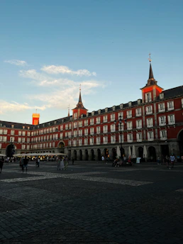 A peaceful sunset behind ICC San Jerónimo building where the event takes place.