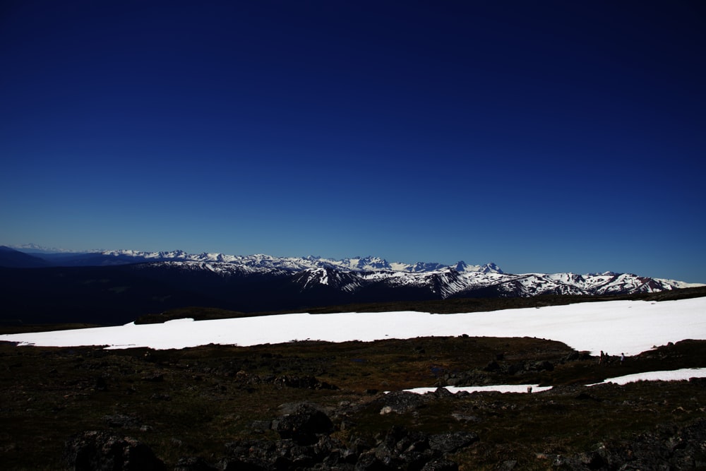 a snowy mountain range