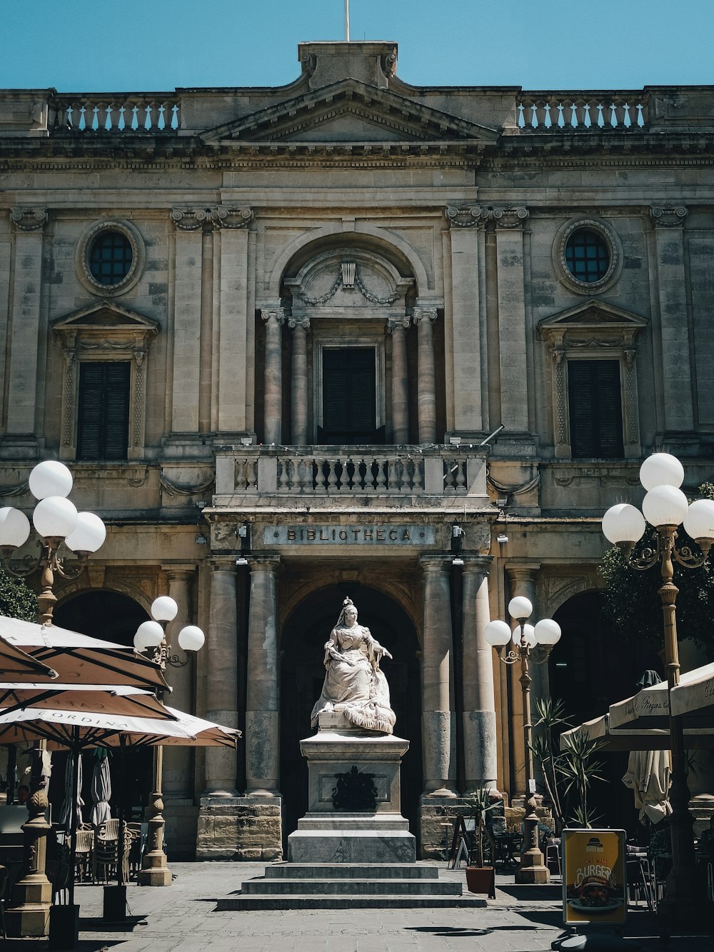 a statue in front of a building