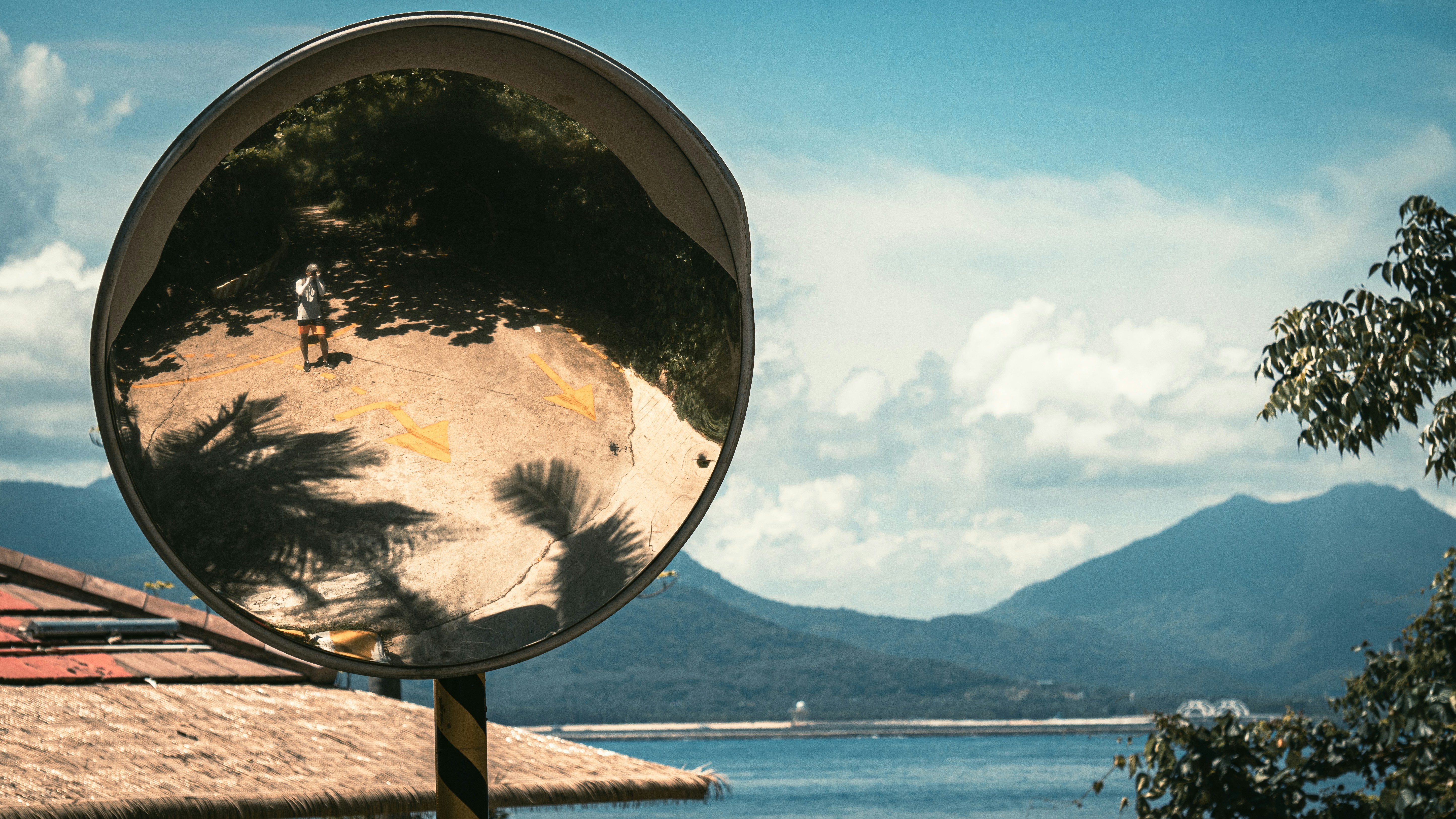 How to Use a Simple Mirror for Emergency Signaling, wallpaper, How to Use a Simple Mirror for Emergency Signaling 3