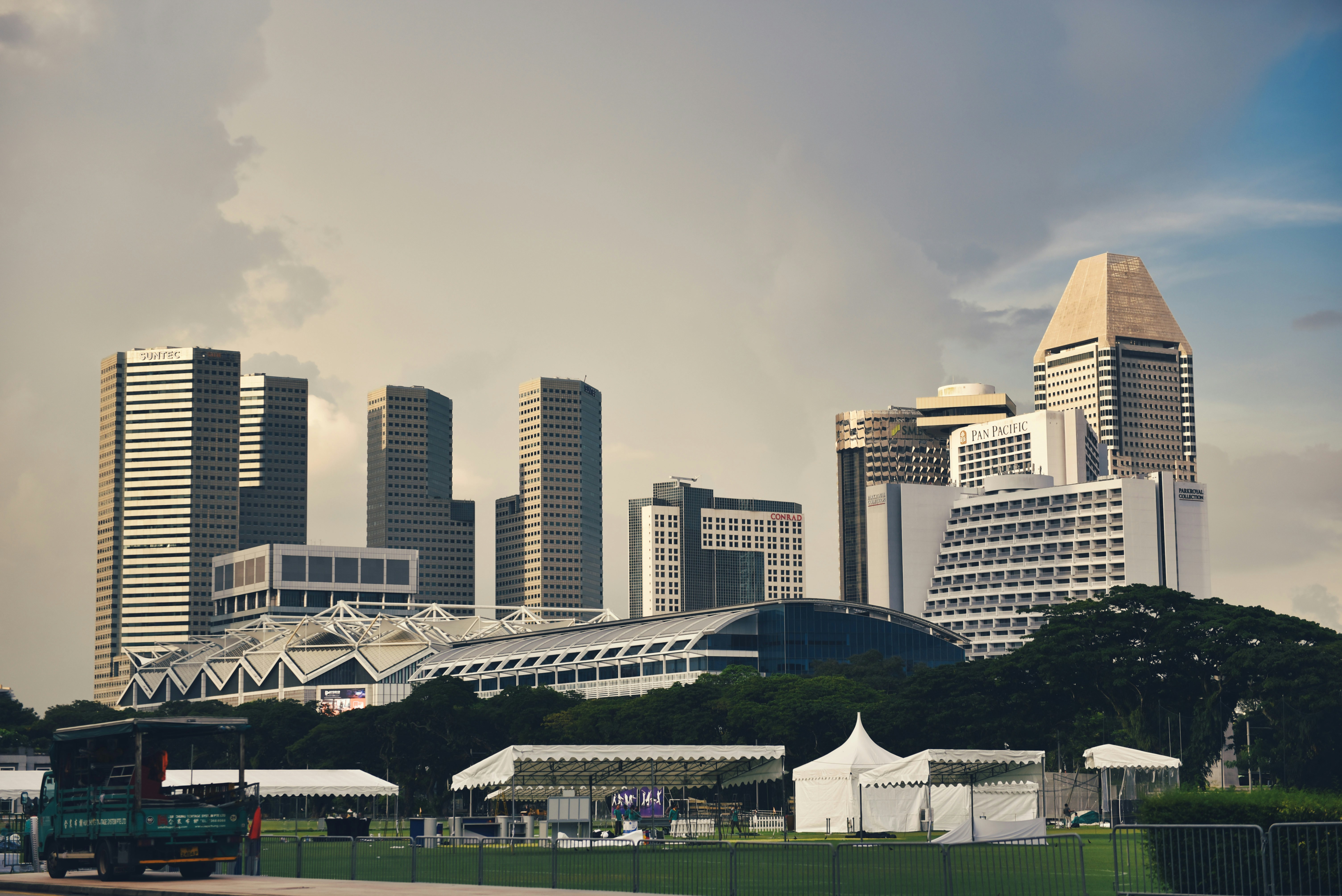 photo-1655462150411-656148b98e4f?ixid=M3wxMjA3fDB8MXxzZWFyY2h8MTh8fG1hdGglMjBlbnJpY2htZW50JTIwc2luZ2Fwb3JlfGVufDB8fHx8MTc1NTkzOTcxMHww\u0026ixlib=rb-4.1.0