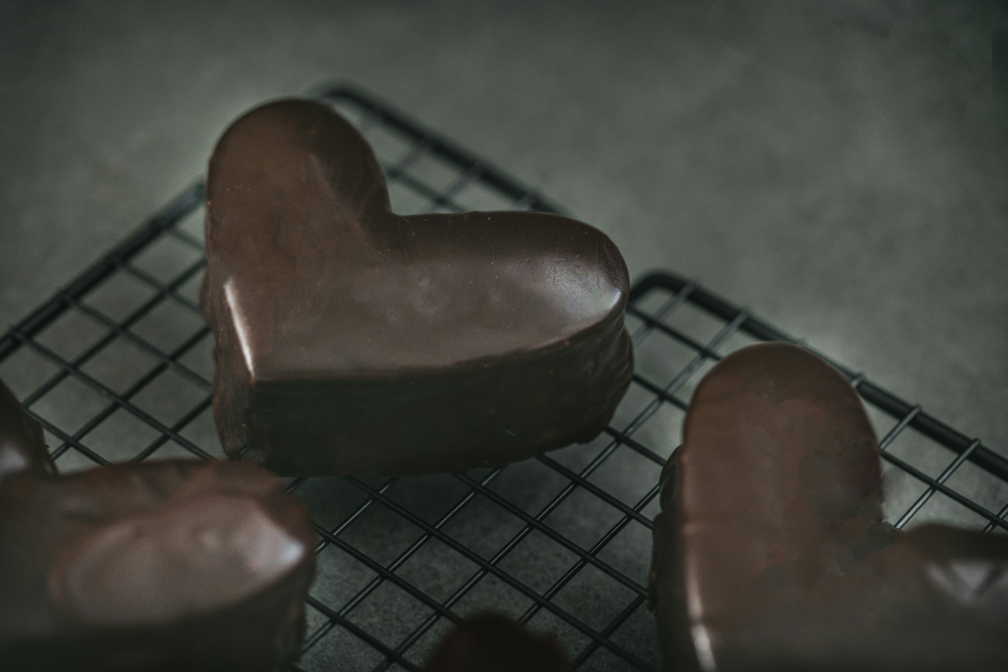 선반에 신발 한 켤레