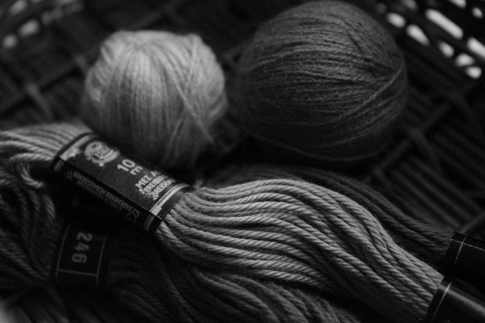 black and white bed linen