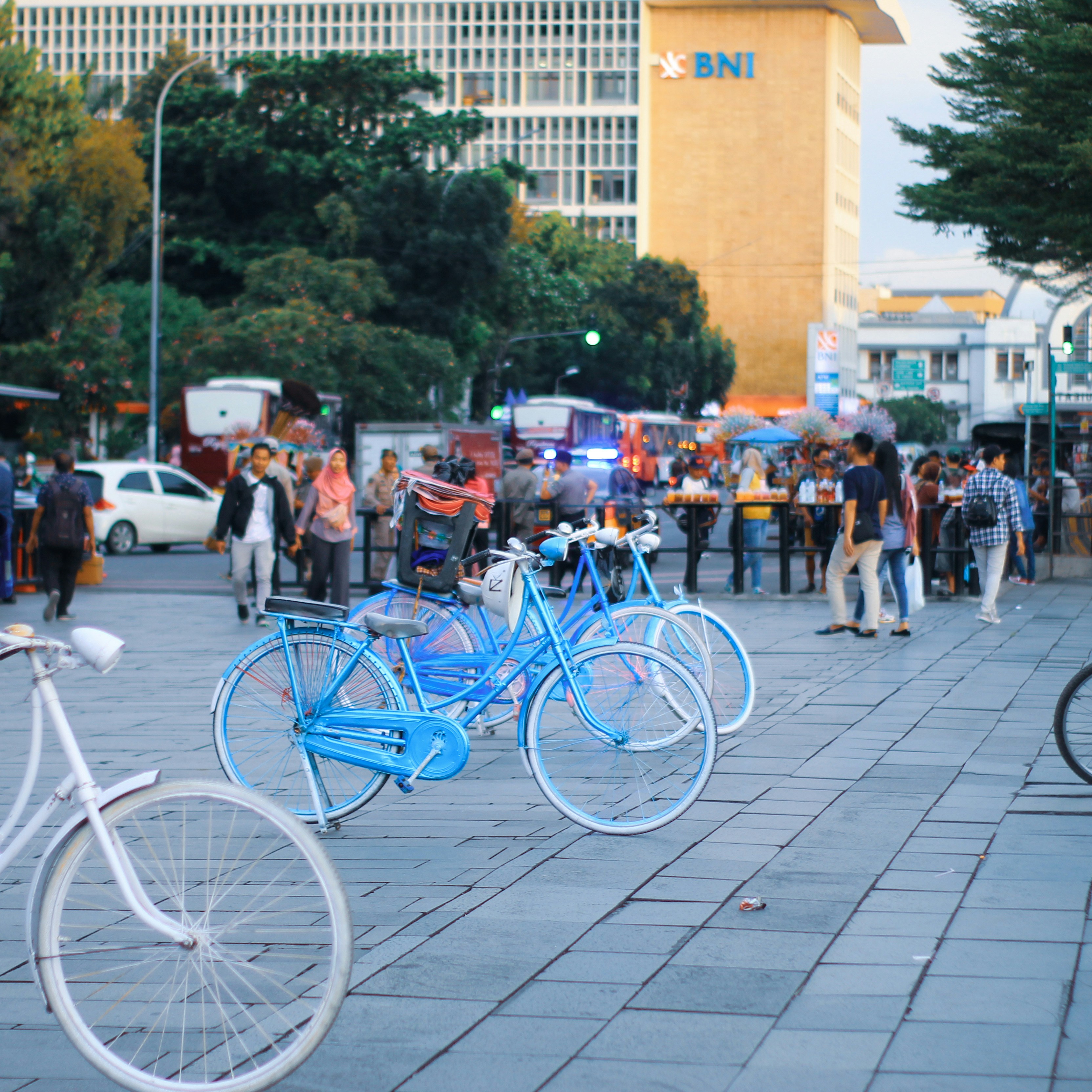 a group of bicycles parked on a sidewalk