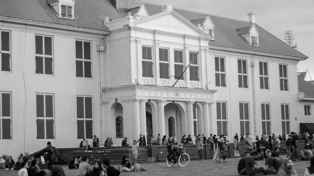 a large group of people outside a building