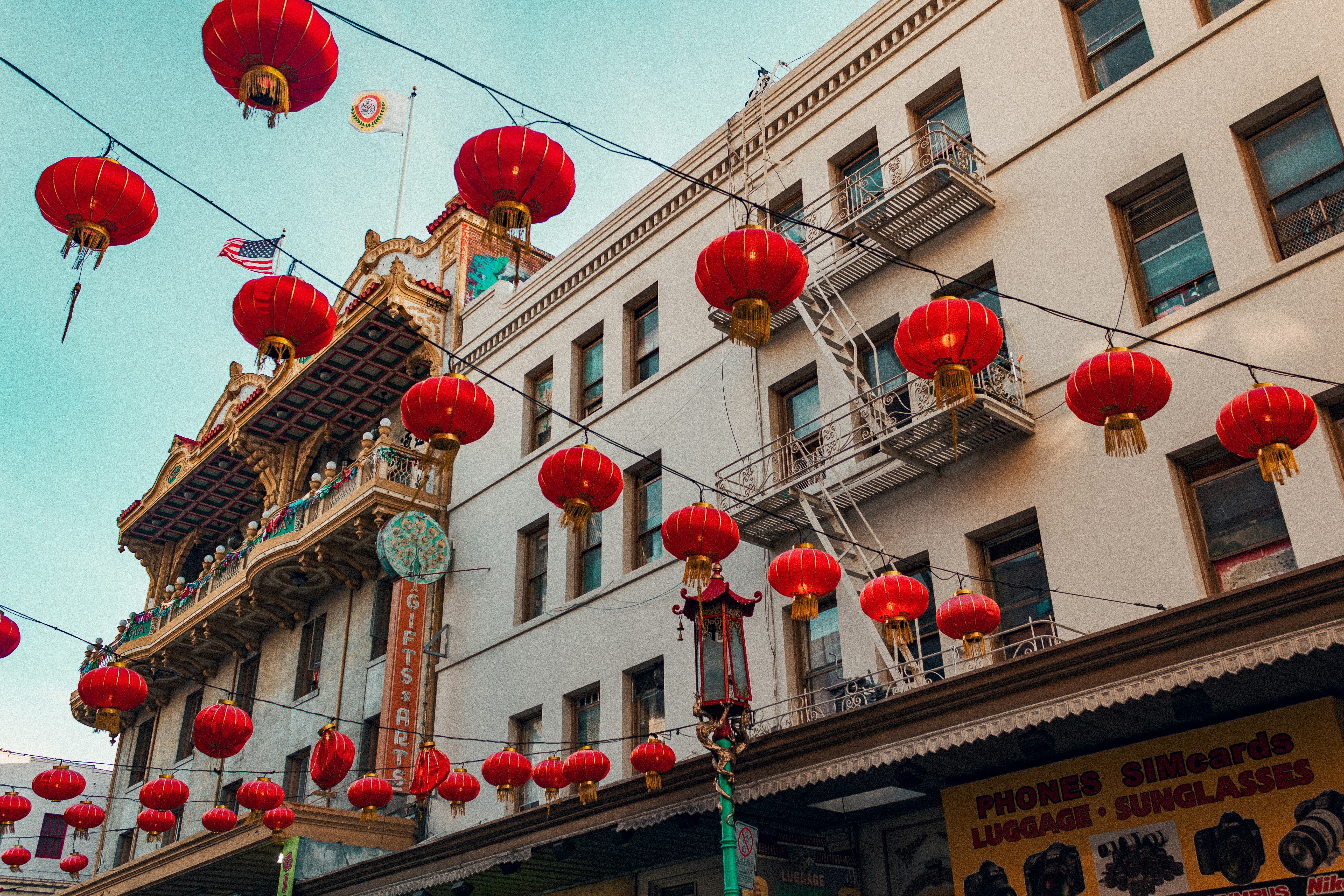 a building with many lanterns, San Francisco Chinatown