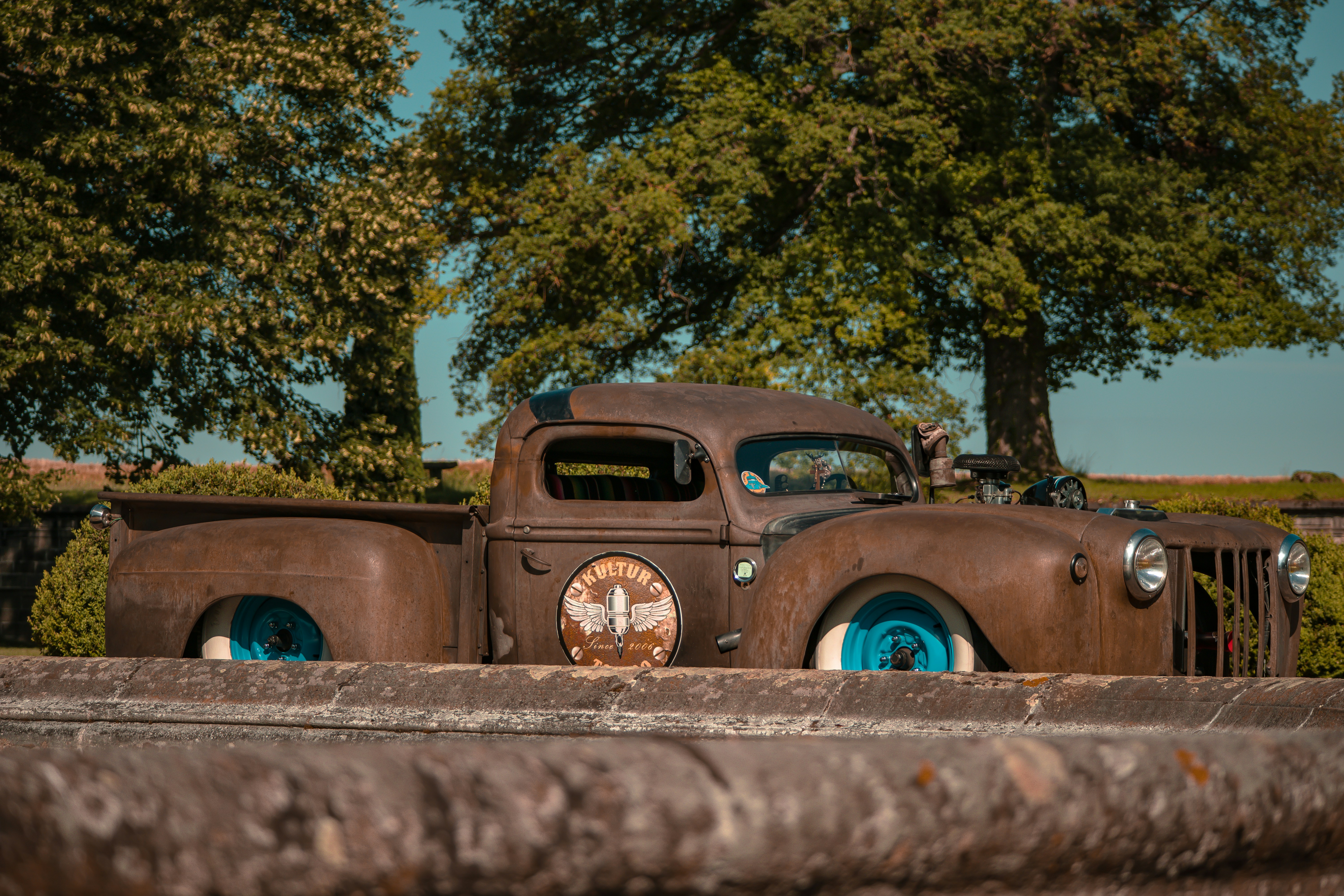 An old rusted out car photo – Free Château d'effiat Image on Unsplash