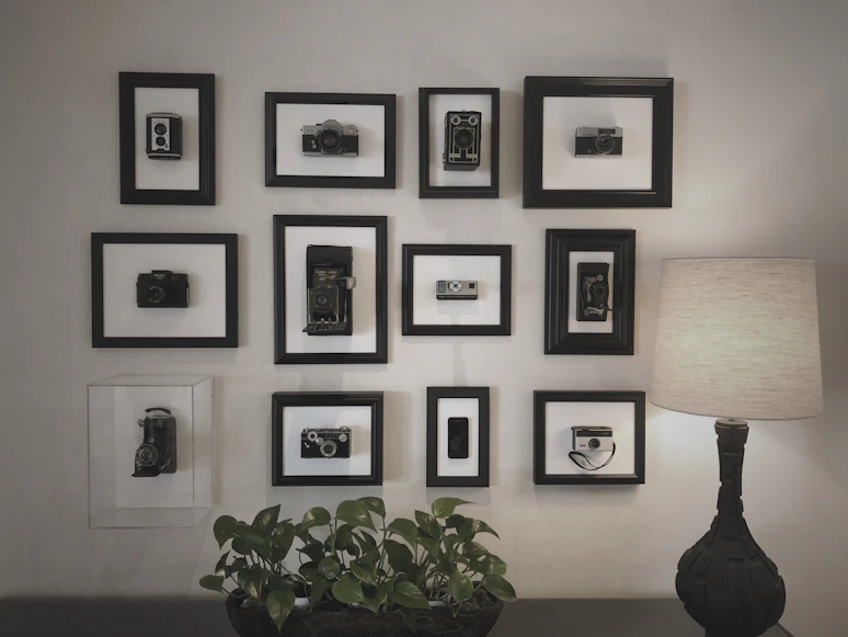 Simple Black Photo Frame Set in Minimalist Home Decor 2026