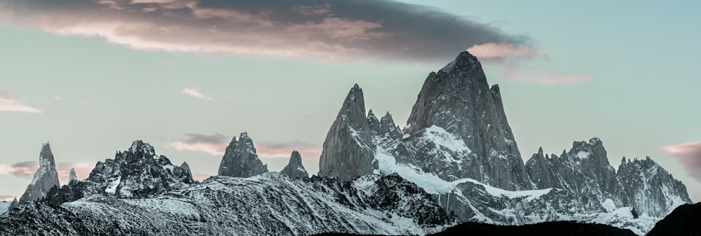 a snowy mountain range