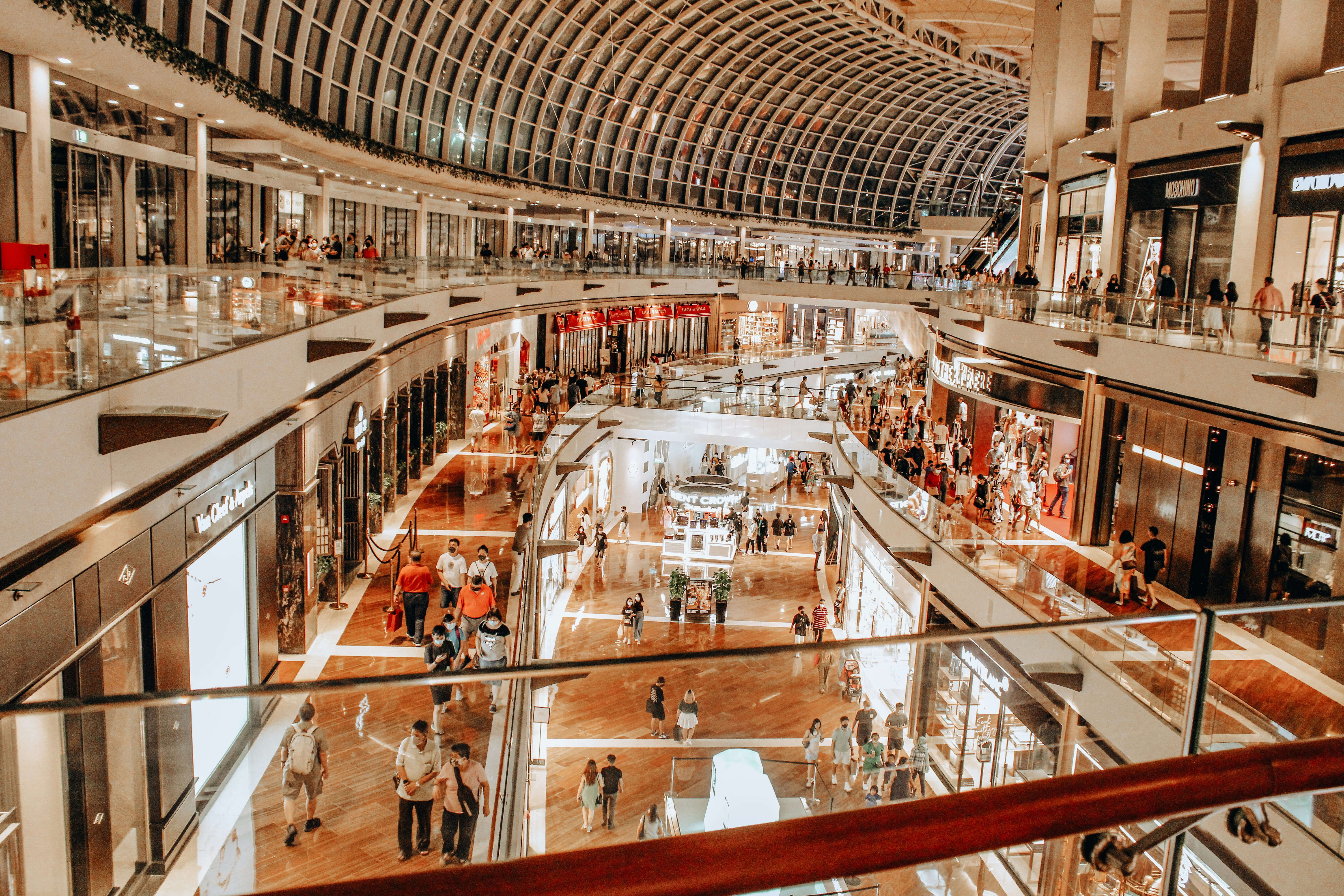 Comparaison entre le shopping traditionnel et le live shopping