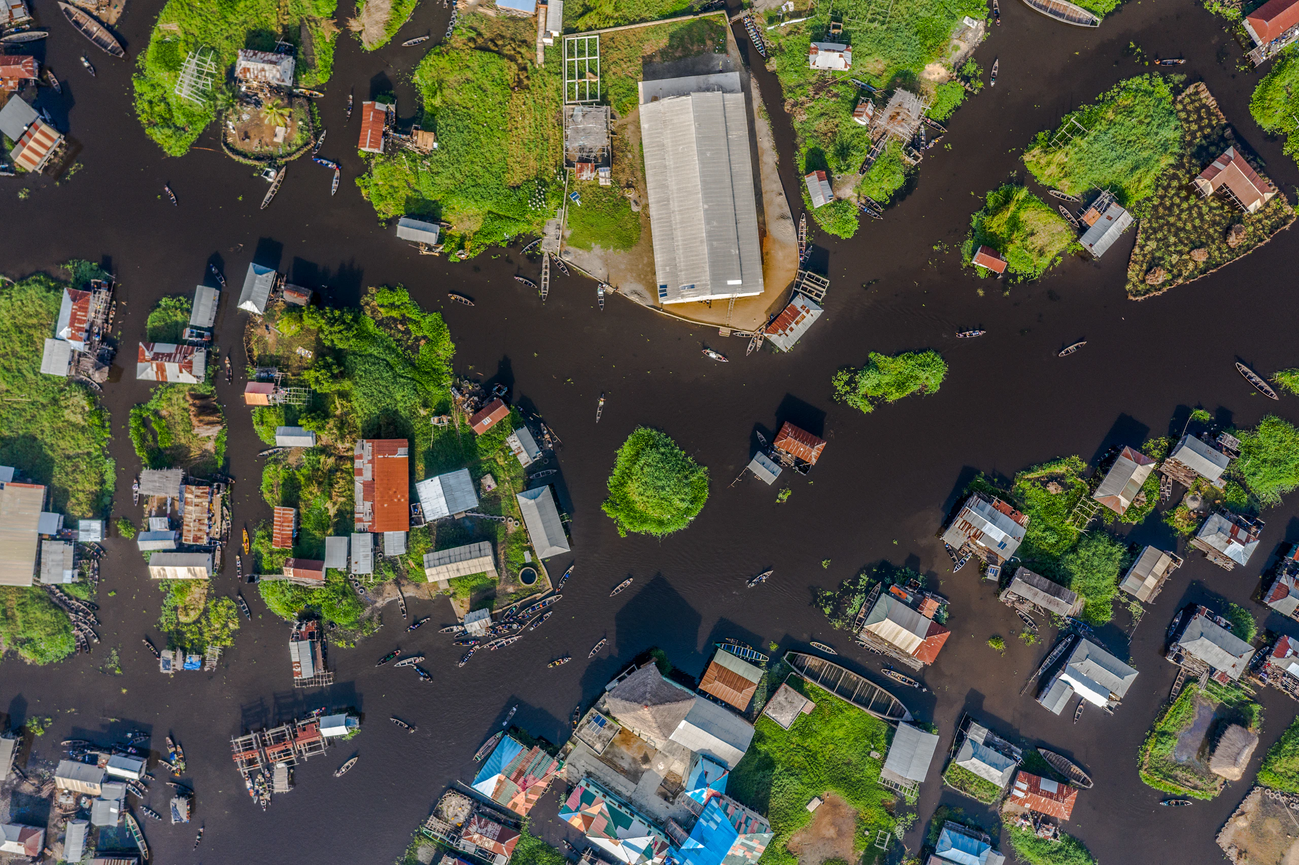 Vue aérienne de la cité lacustre de Ganvié, au Bénin