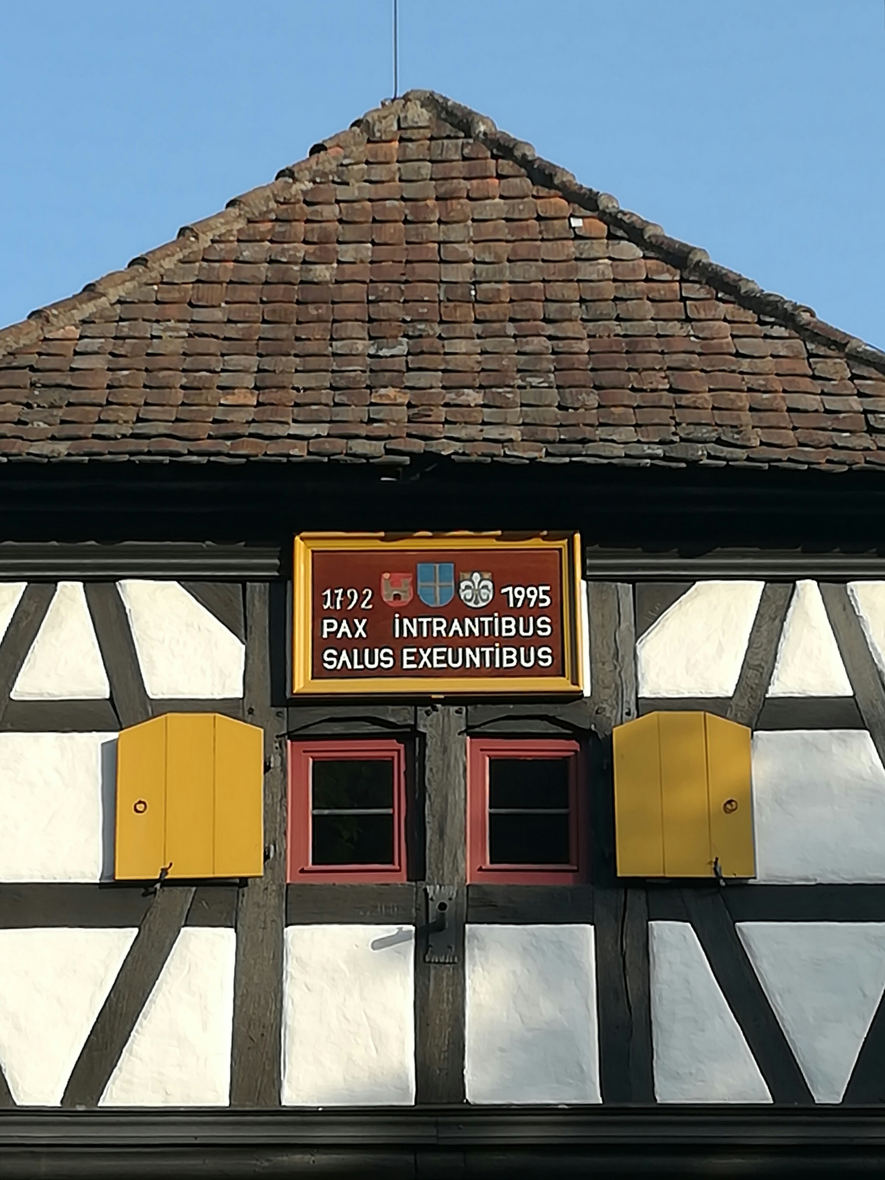 A building with a sign on it photo – Free Building Image on Unsplash