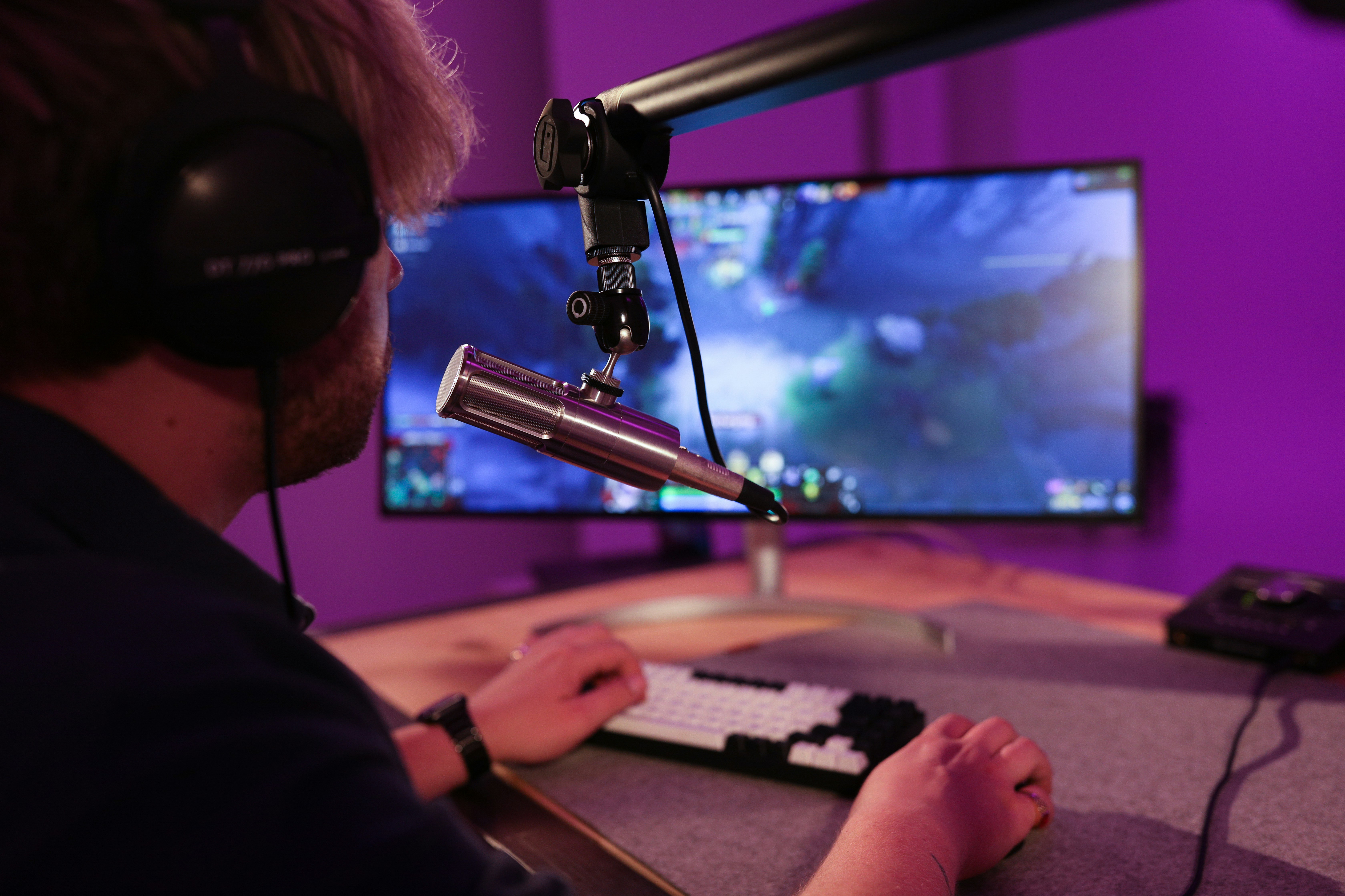 Earthworks Audio - ICON PRO - XLR microphone used for gaming streaming, and chatting with friends.